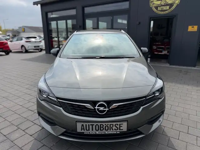 Opel Astra view 2