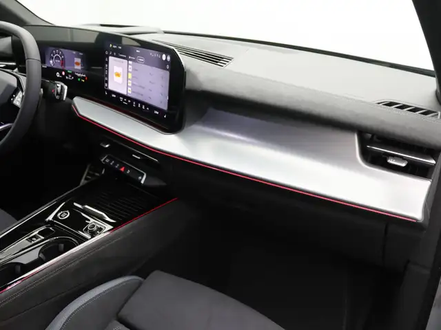 Audi Q3 view 9