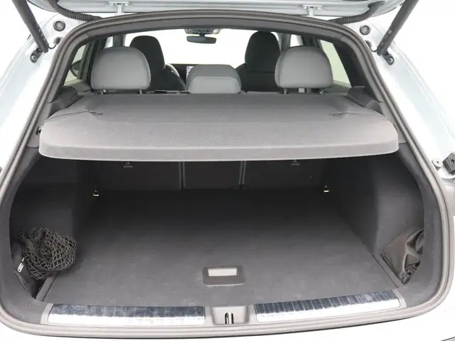 Audi Q3 view 8