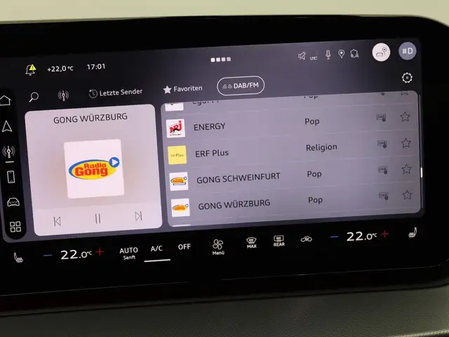 Audi Q3 view 13