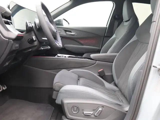 Audi Q3 view 10