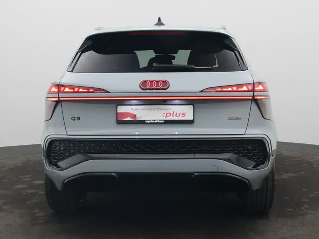 Audi Q3 view 6