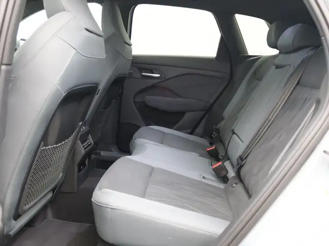 Audi Q3 view 12
