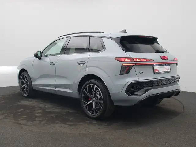 Audi Q3 view 5