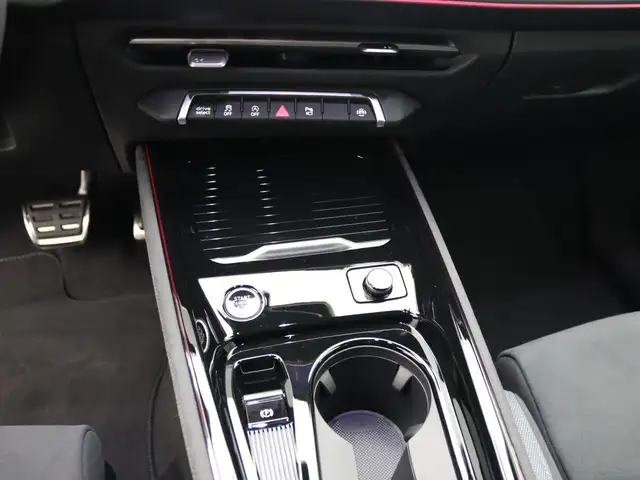 Audi Q3 view 14