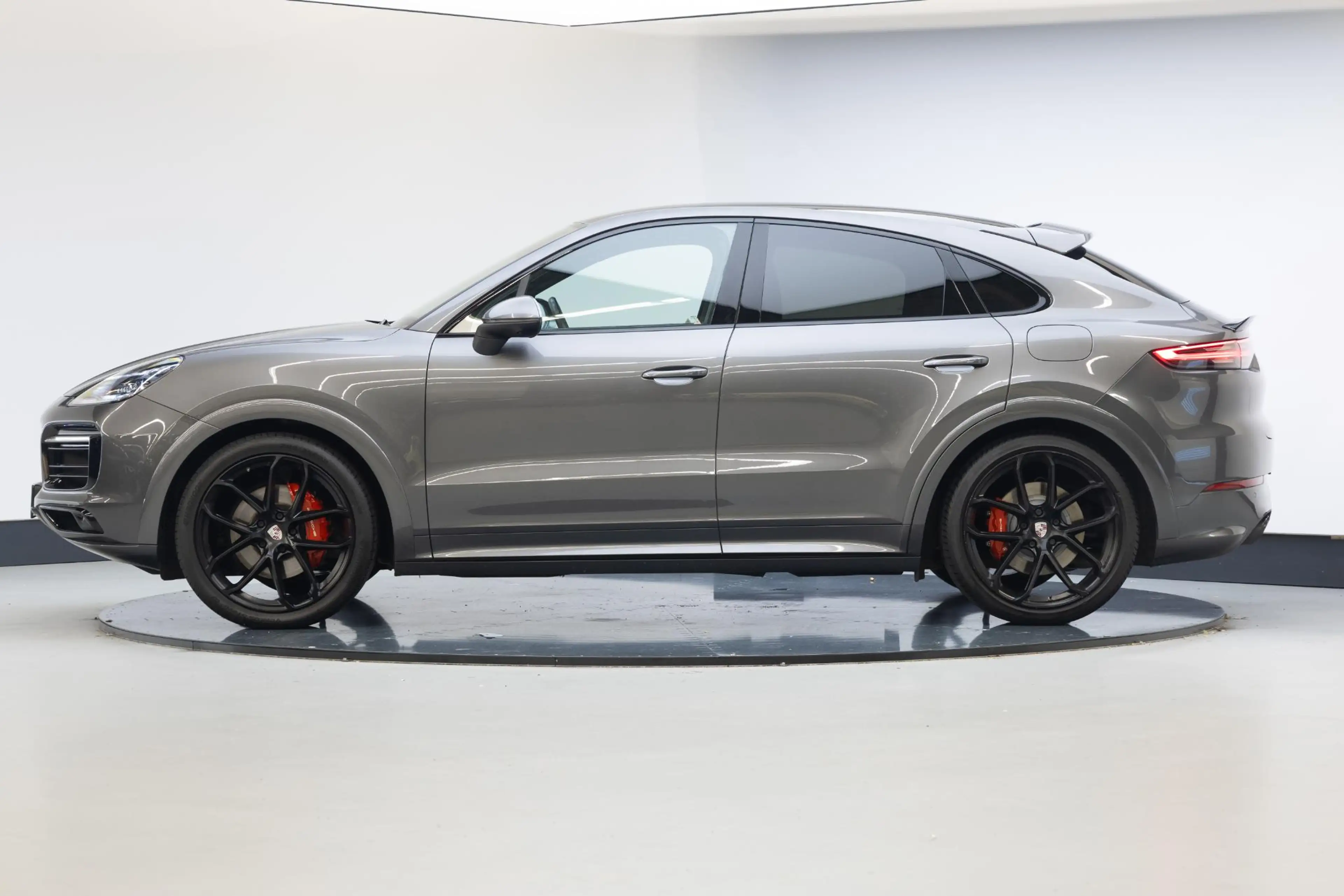 Porsche Cayenne Coupé 3.0 E-Hybrid | SOH 87.4 | Rijdt alleen op be — photo 24