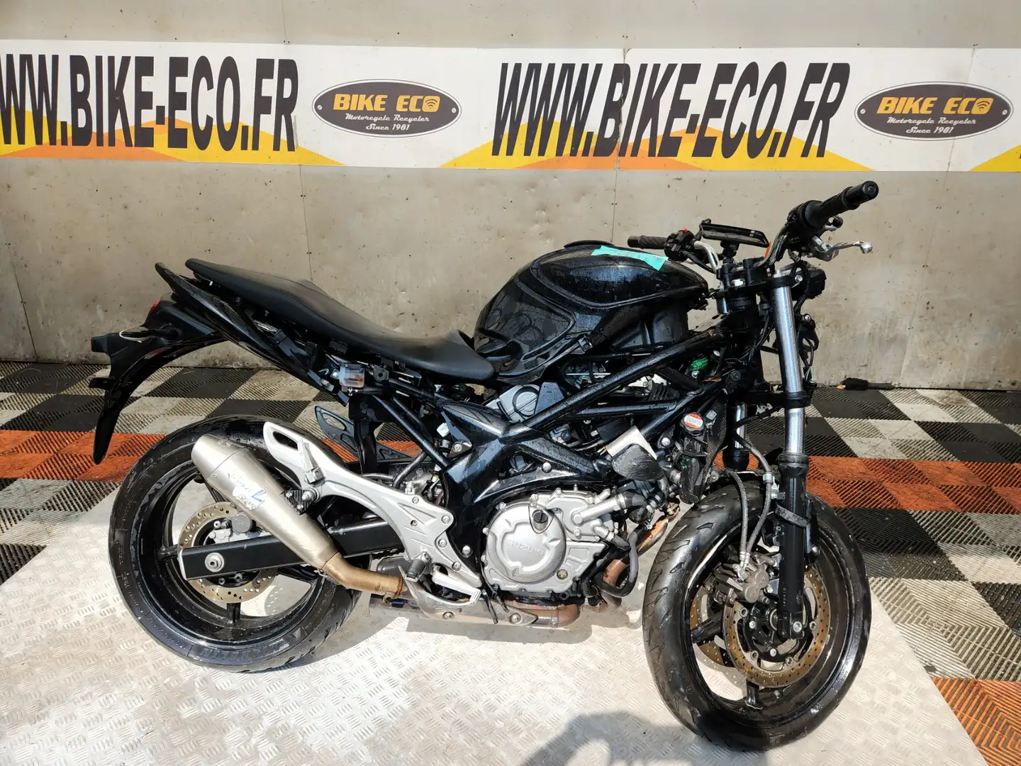 Suzuki Gladius 650 Zwart - 1