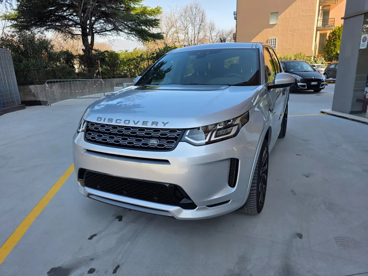 Land Rover Discovery Sport 2.0d td4 mhev R-Dynamic HSE awd 180cv auto Zilver - 2