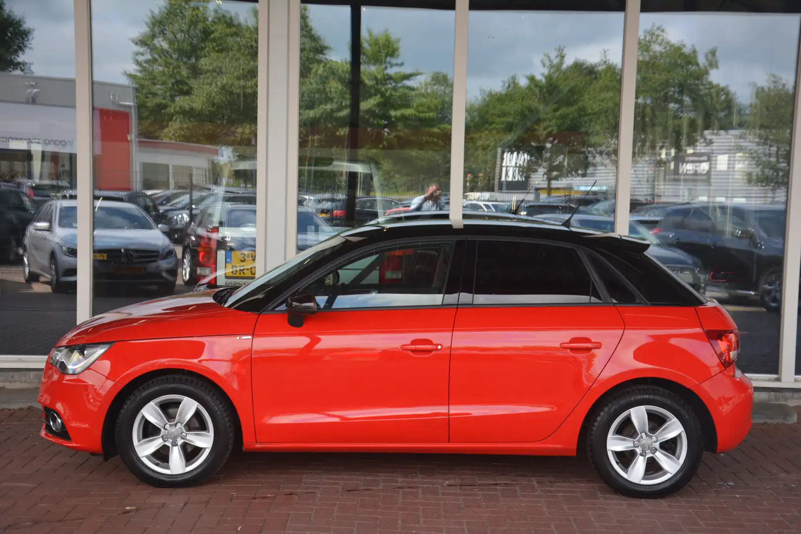 Audi A1 Sportback 1.2 TFSI Pro Line S 1e eigenaar dealeron Rood - 2