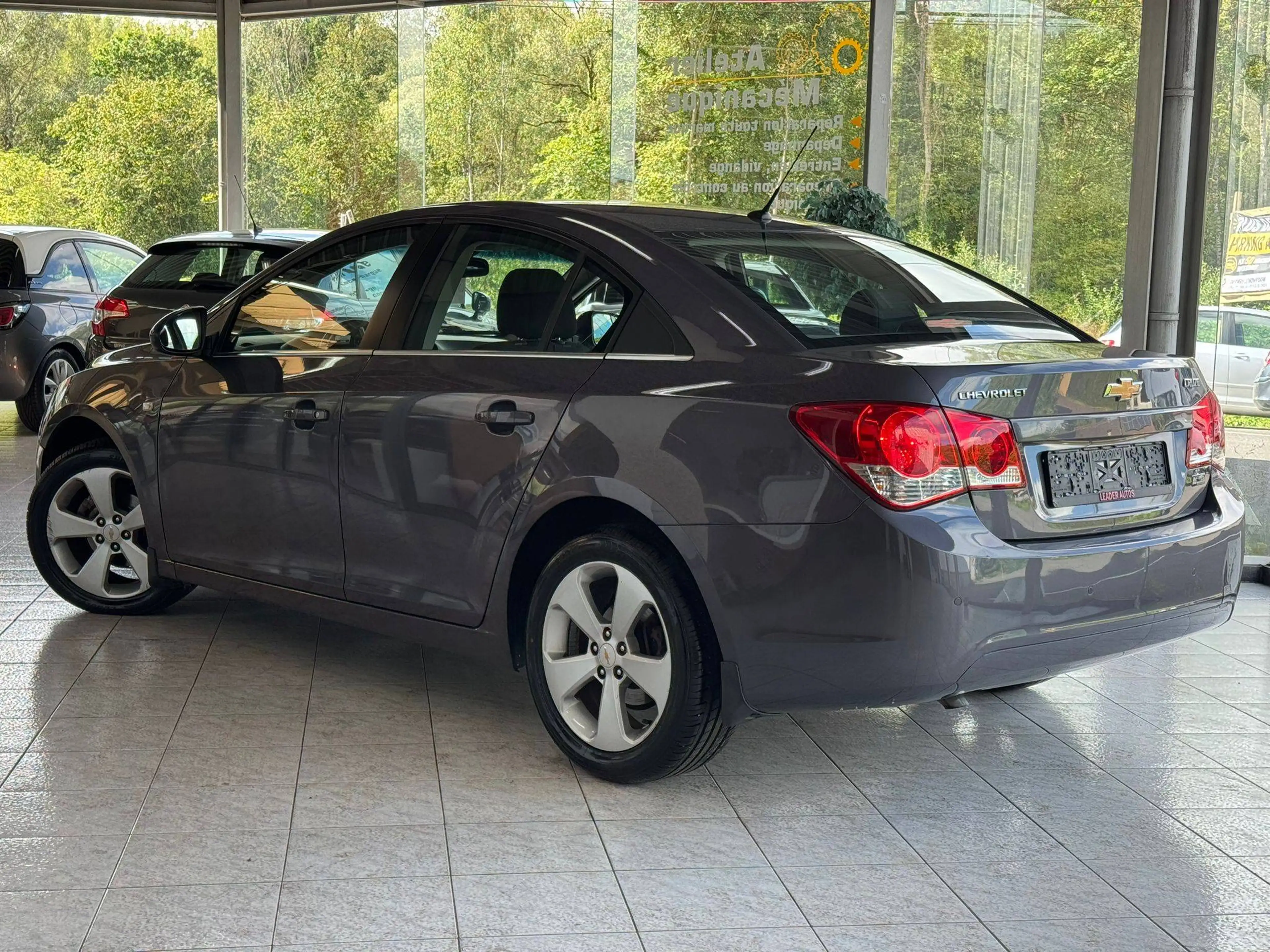 Chevrolet Cruze 🟩 1.8 ESSENCE 140CH - AUTOMATIQUE - AIRCO - CAPTEUR - FAIBLE KILOMETRAGE — photo 3