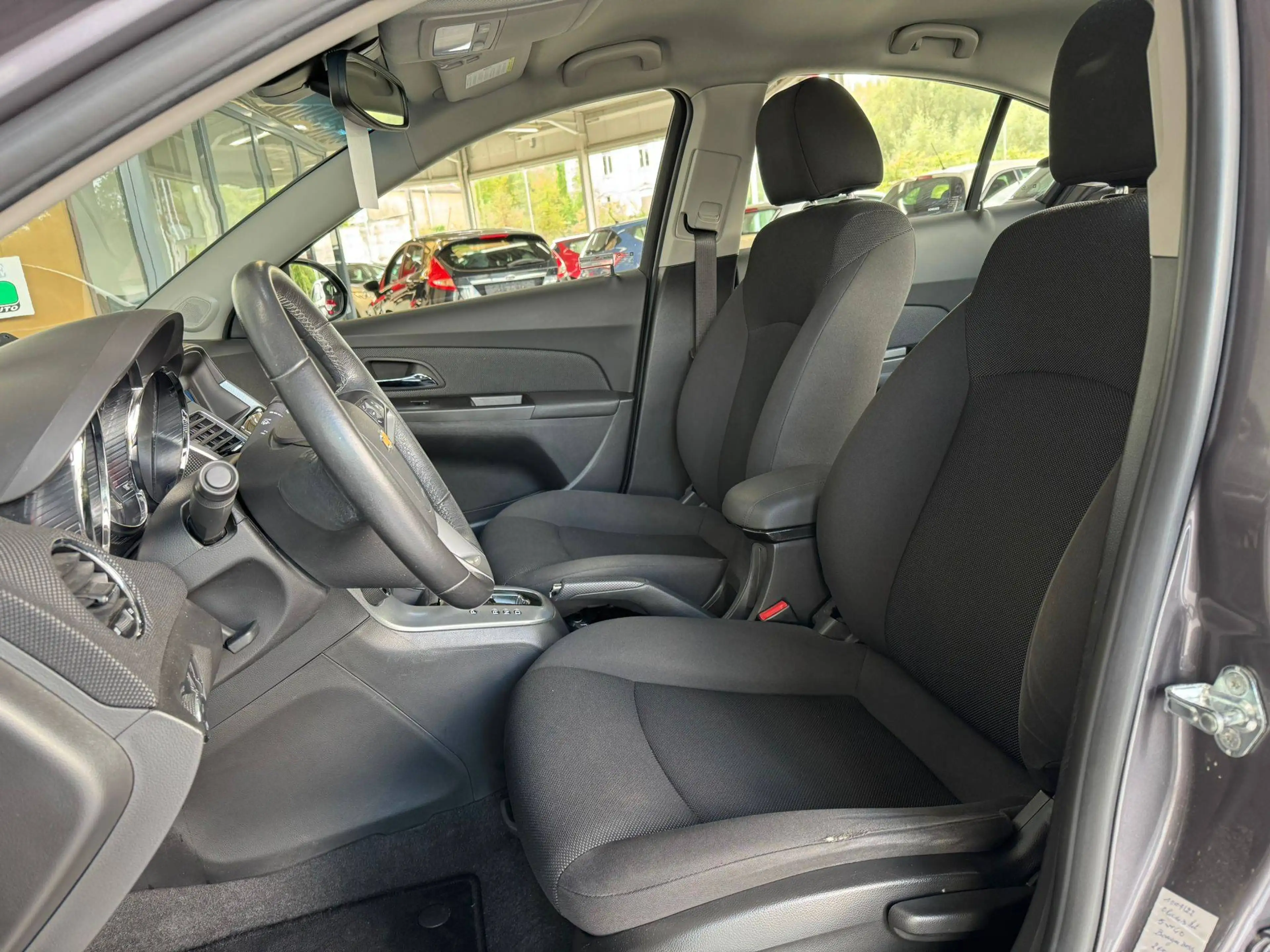 Chevrolet Cruze 🟩 1.8 ESSENCE 140CH - AUTOMATIQUE - AIRCO - CAPTEUR - FAIBLE KILOMETRAGE — photo 5