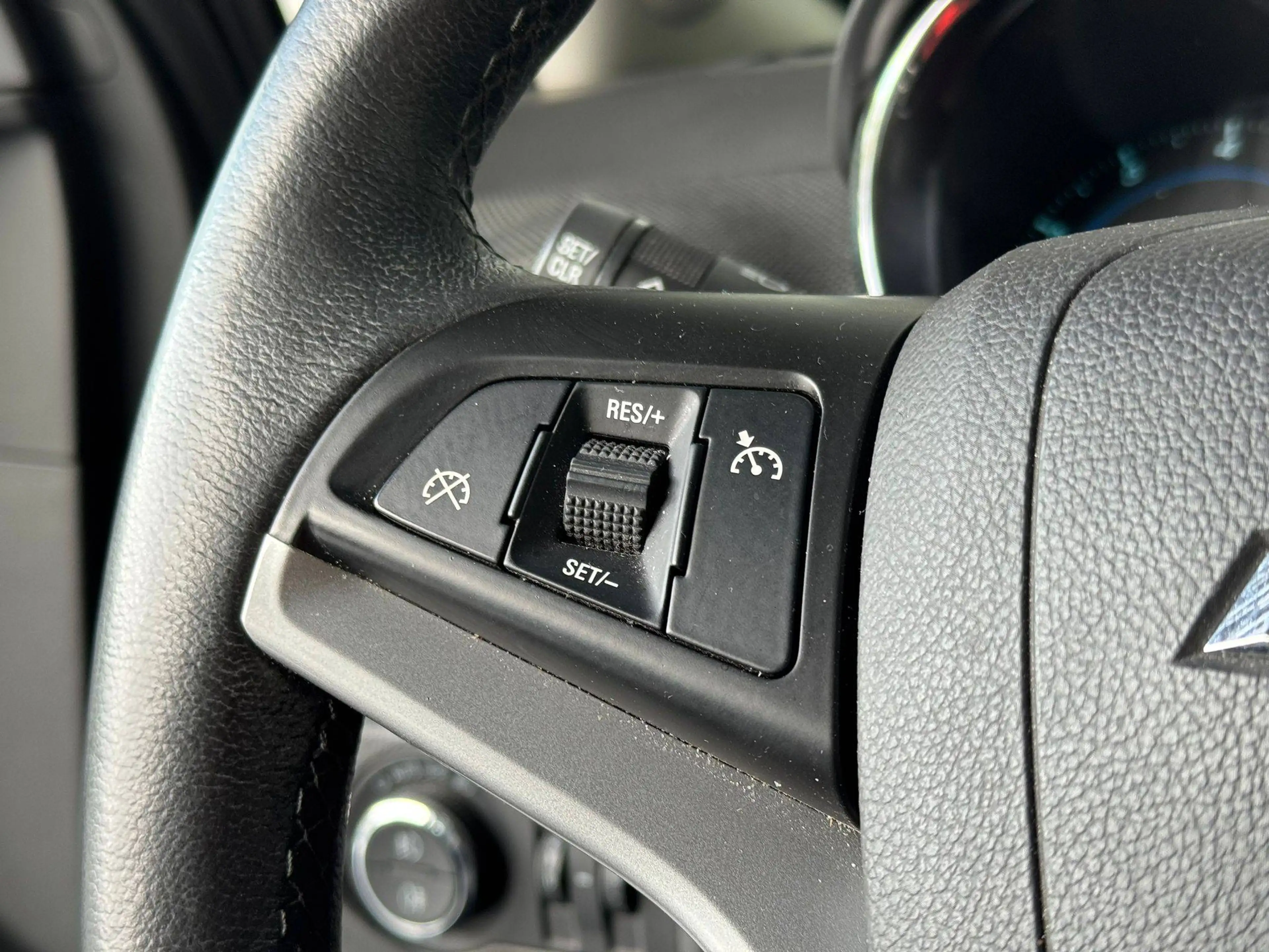 Chevrolet Cruze 🟩 1.8 ESSENCE 140CH - AUTOMATIQUE - AIRCO - CAPTEUR - FAIBLE KILOMETRAGE — photo 13
