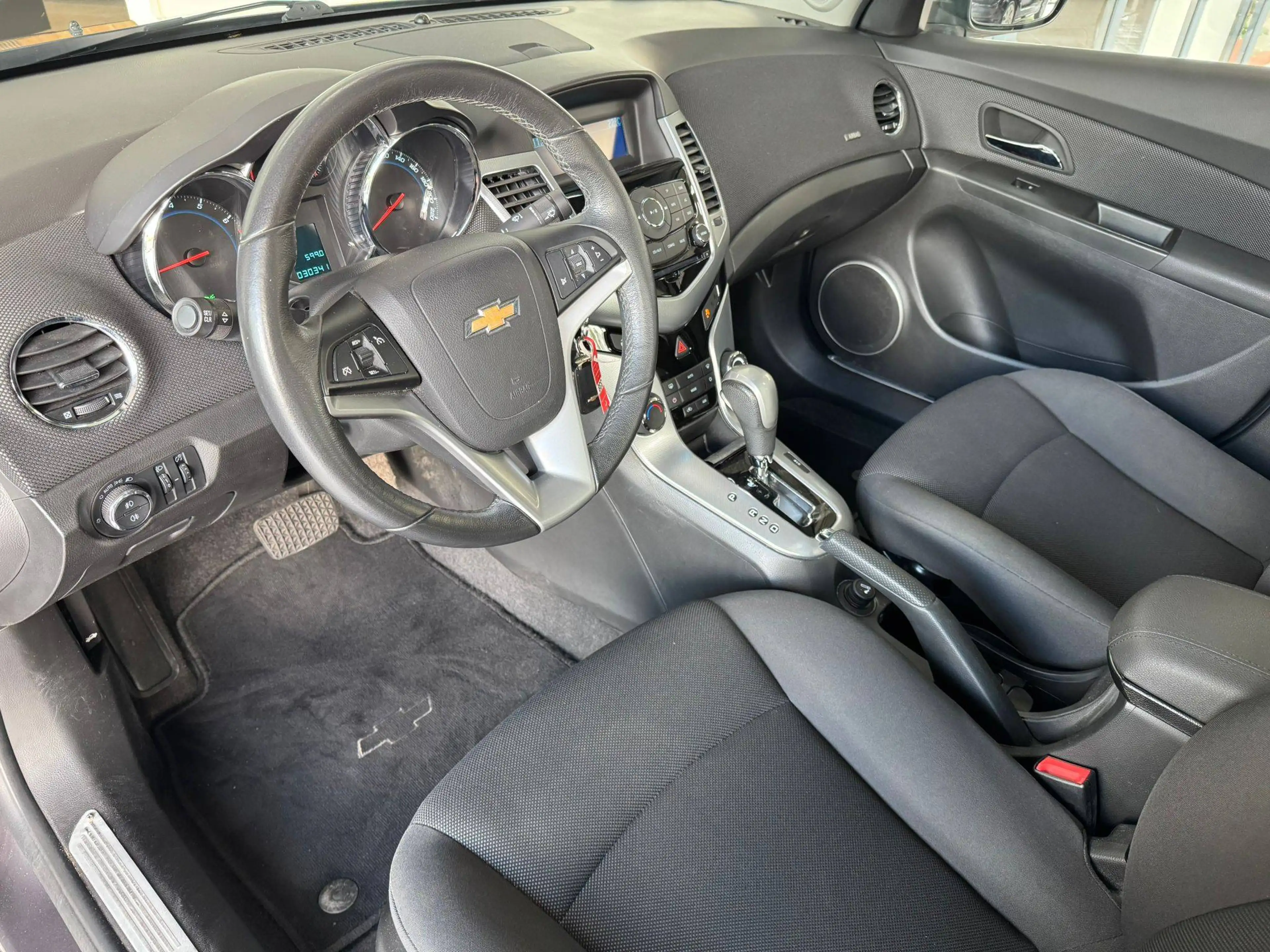 Chevrolet Cruze 🟩 1.8 ESSENCE 140CH - AUTOMATIQUE - AIRCO - CAPTEUR - FAIBLE KILOMETRAGE — photo 6