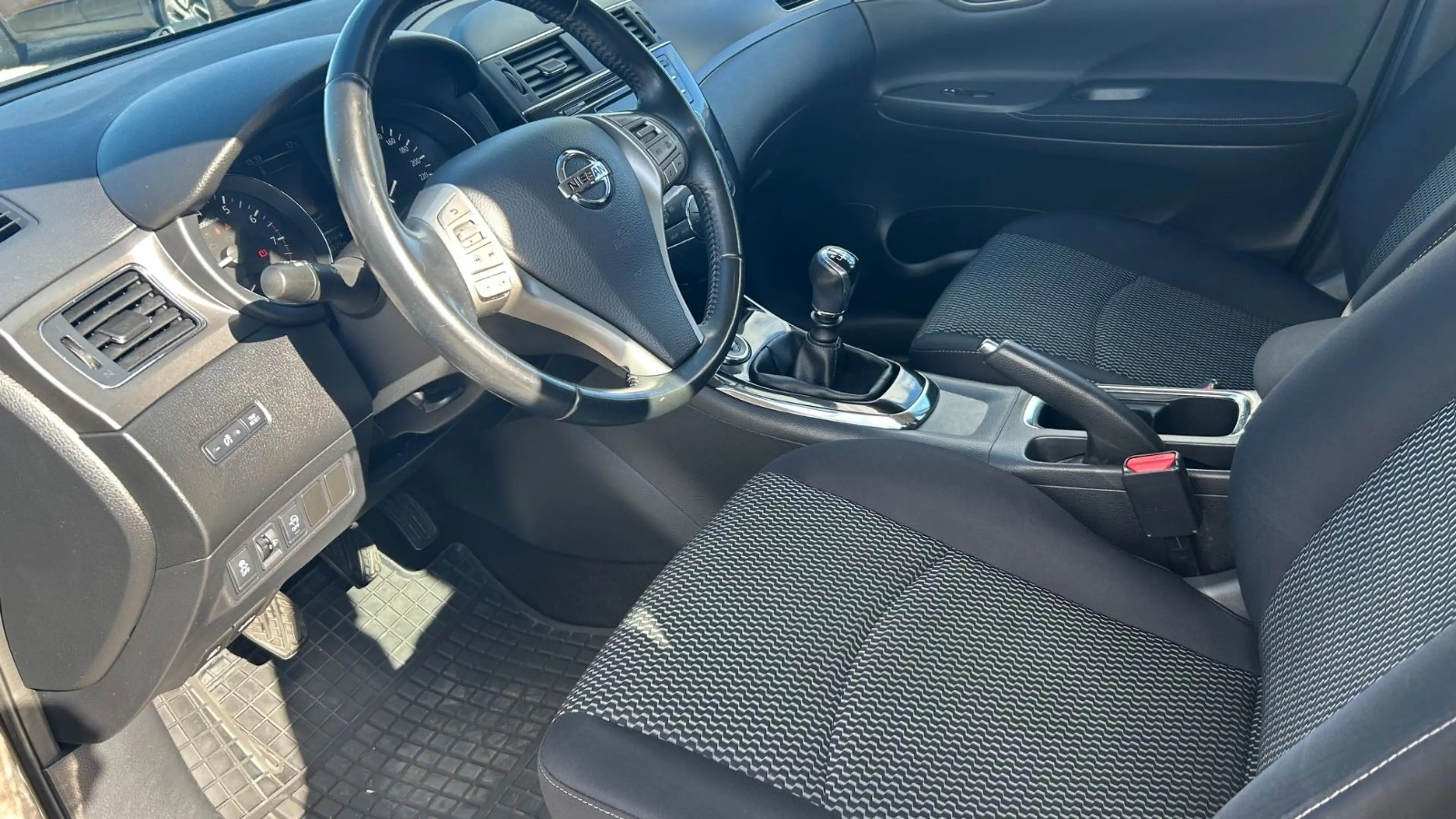 Nissan Pulsar Acenta — photo 12