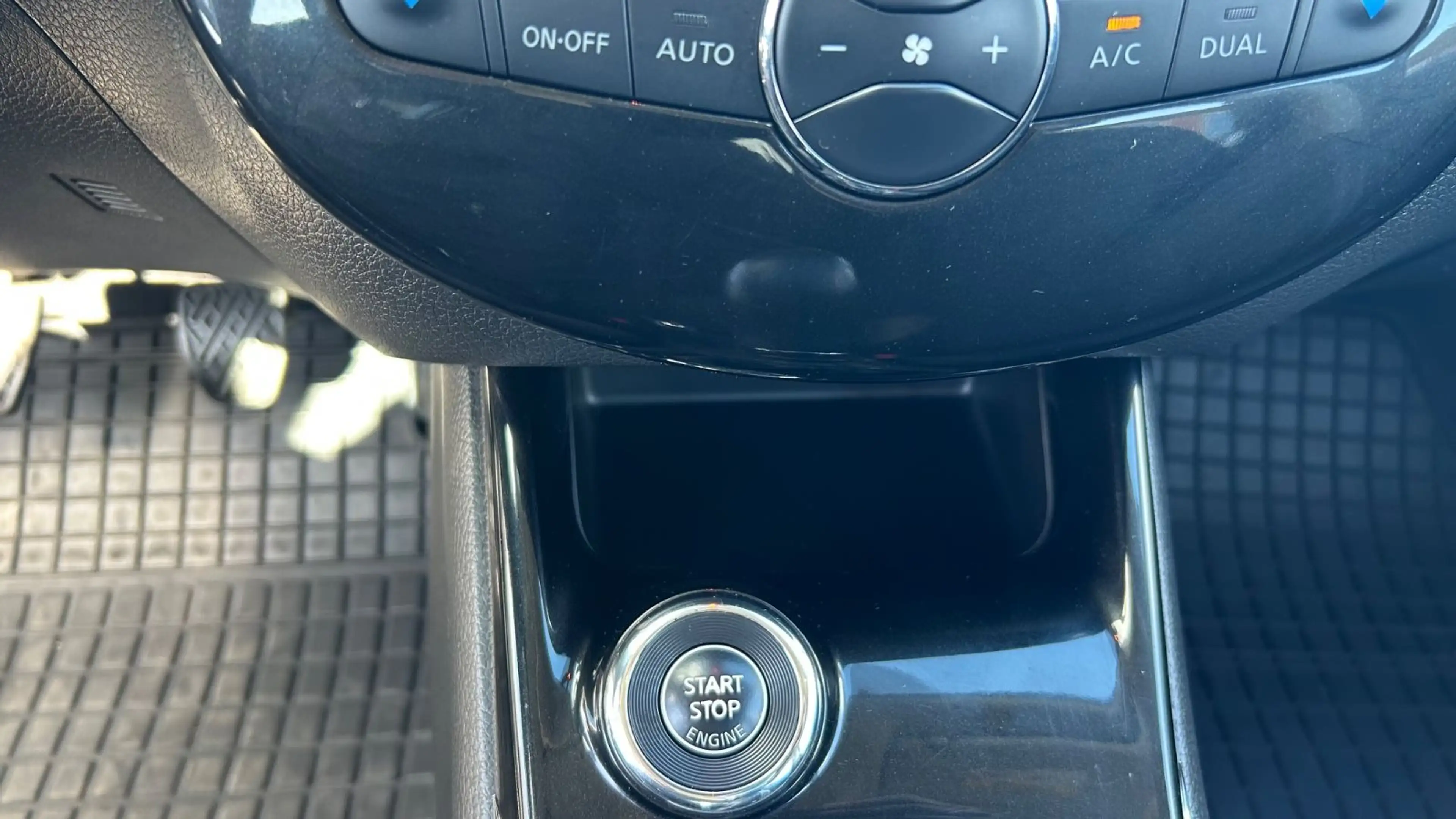Nissan Pulsar Acenta — photo 14