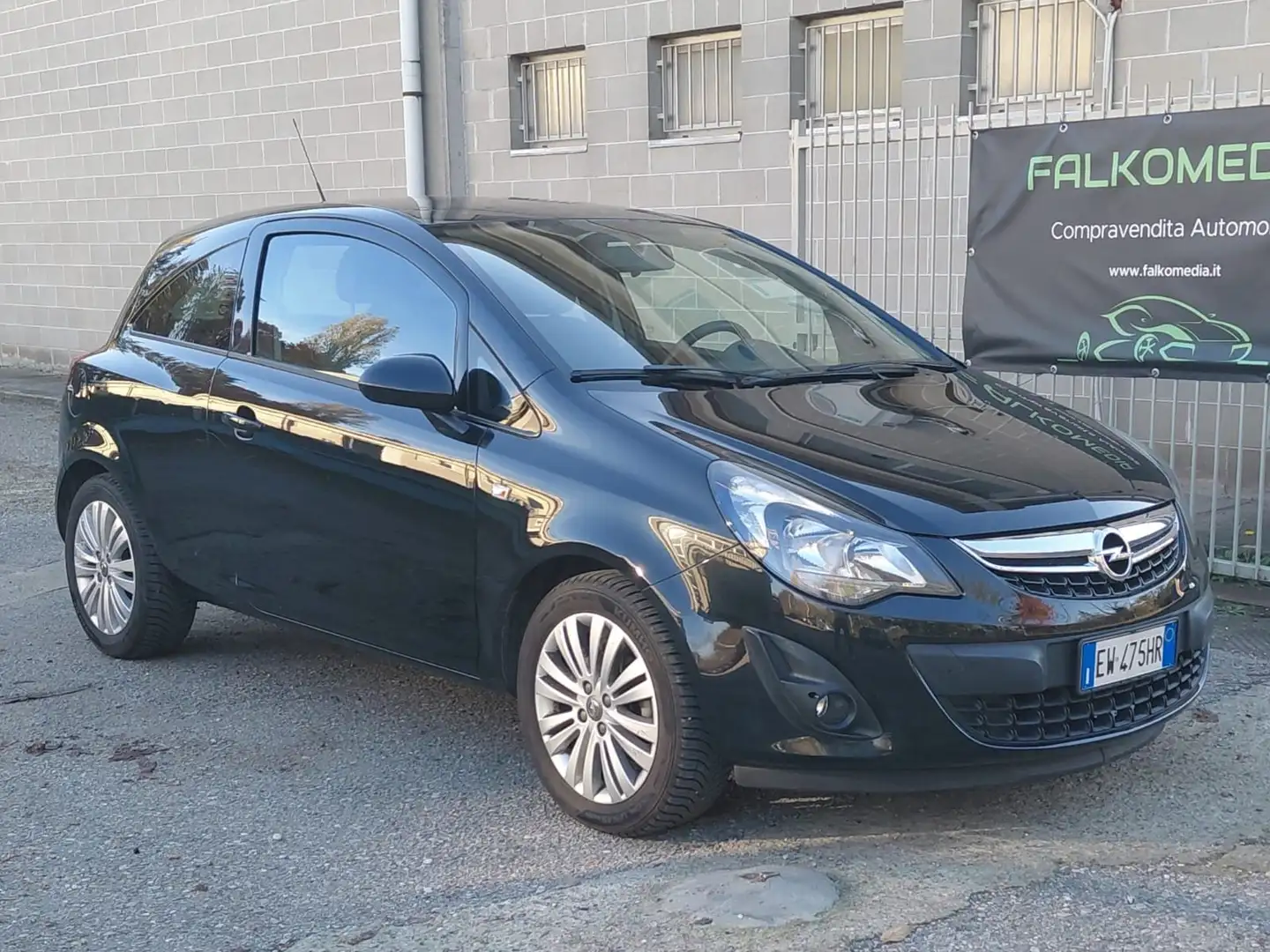 Opel Corsa 3p 1.2 benzina UNICO PROPRIETARIO (Neopatentati) Nero - 2