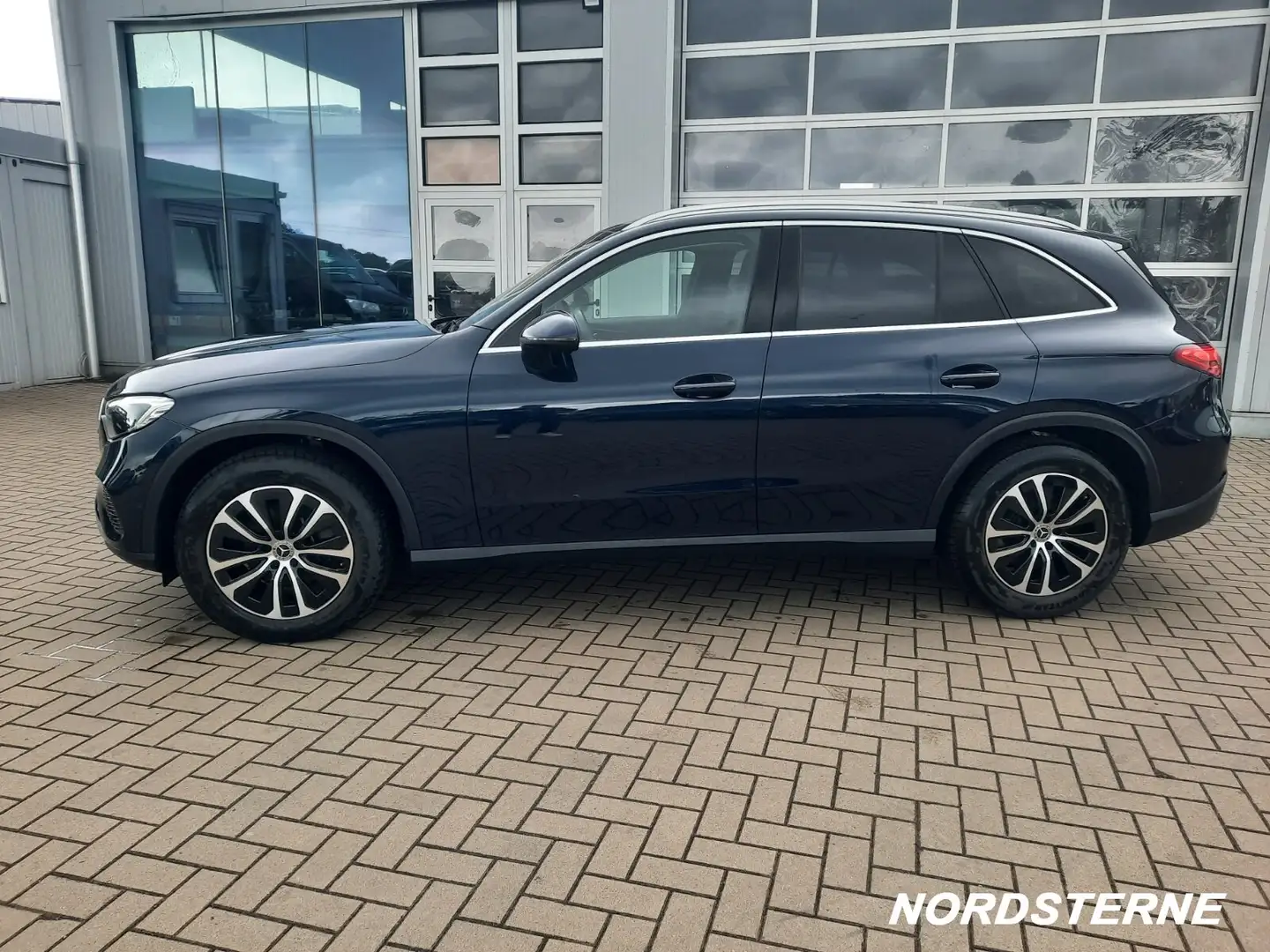 Mercedes-Benz GLC 200 GLC 200 4M+DISTRONIC+MEMORY+KAMERA+AHK+LED+NAVI Modrá - 2
