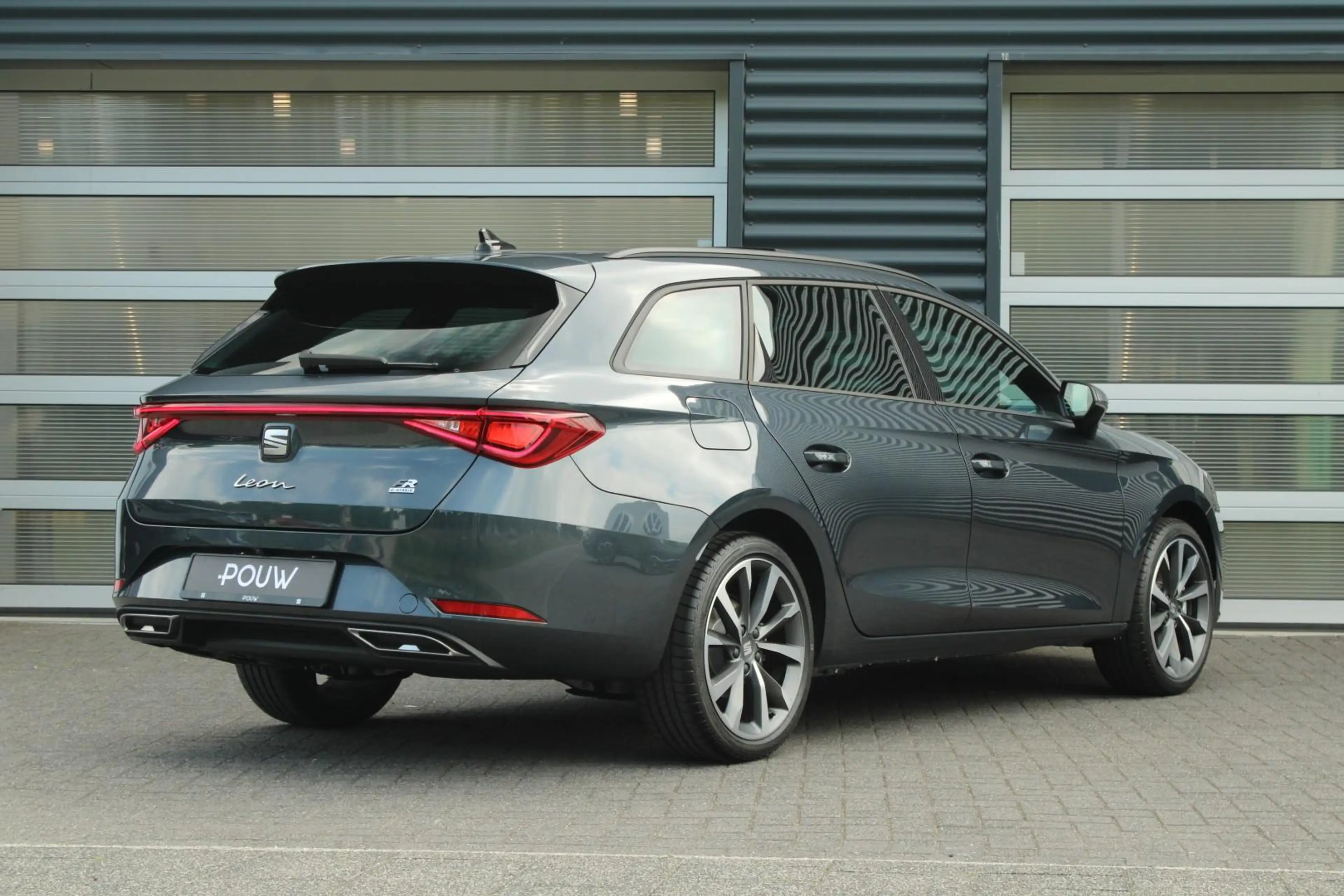 SEAT Leon e-Hybrid Sportstourer 1.5 TSI 204pk DSG FR Business | Panor — photo 2