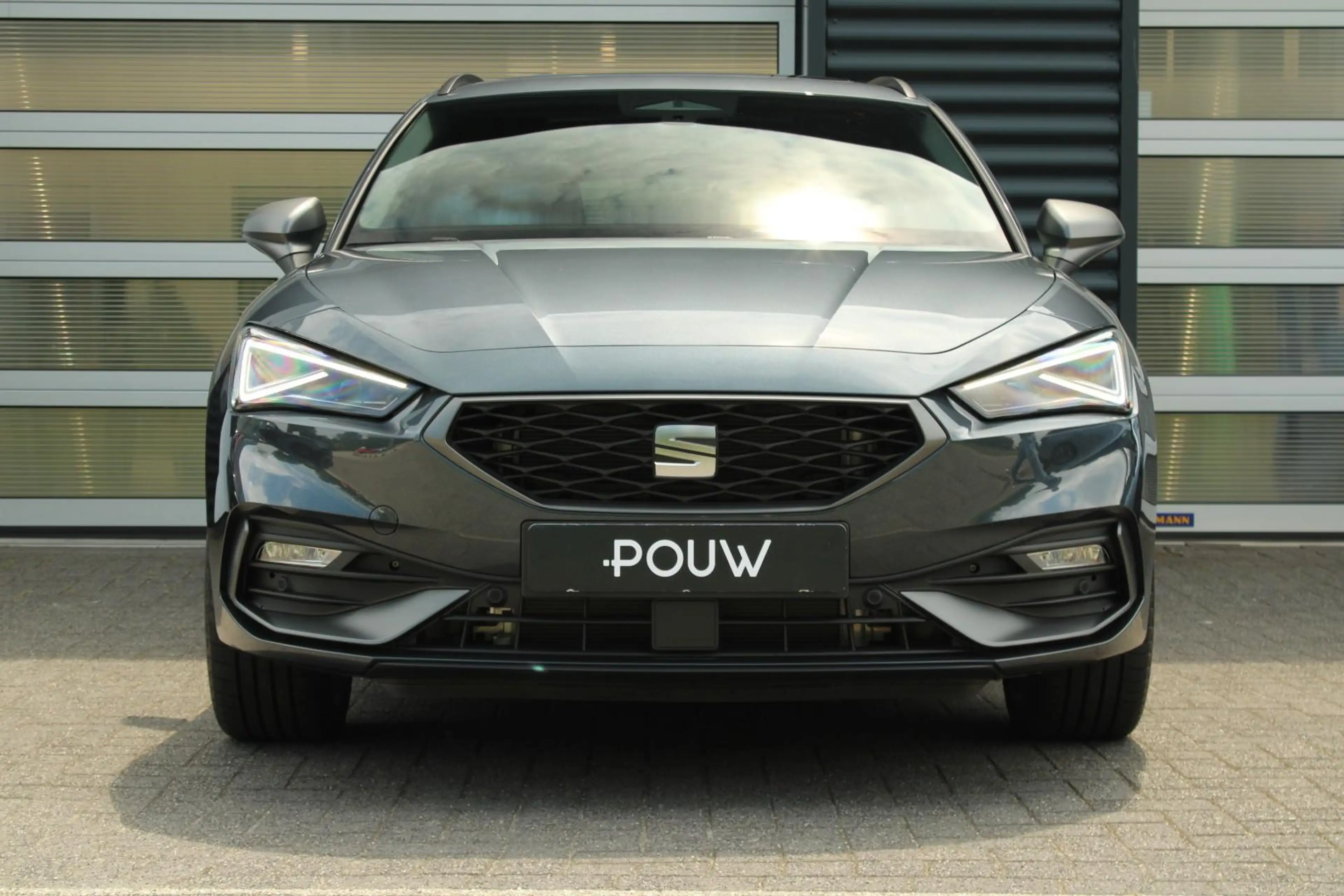 SEAT Leon e-Hybrid Sportstourer 1.5 TSI 204pk DSG FR Business | Panor — photo 9