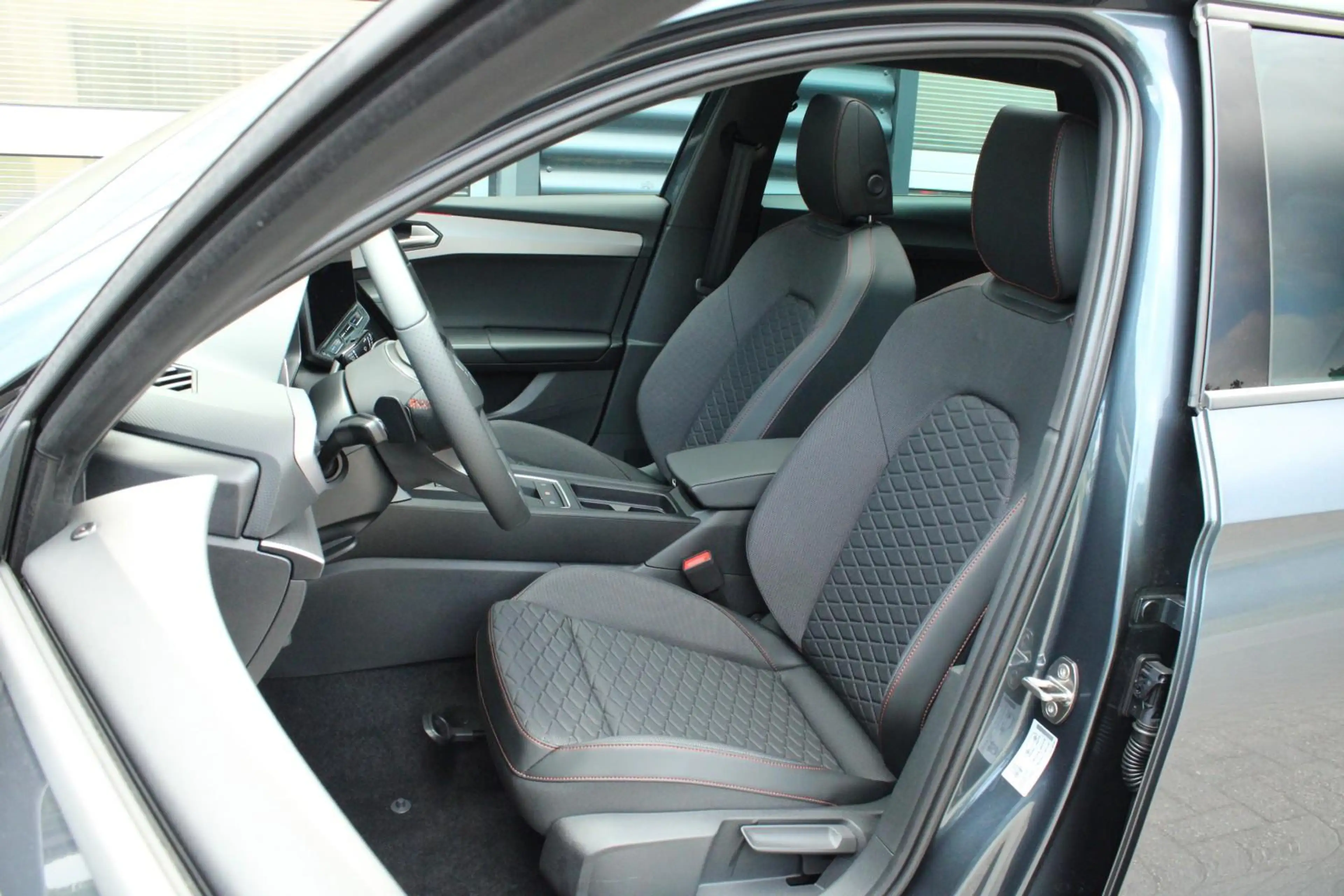 SEAT Leon e-Hybrid Sportstourer 1.5 TSI 204pk DSG FR Business | Panor — photo 4