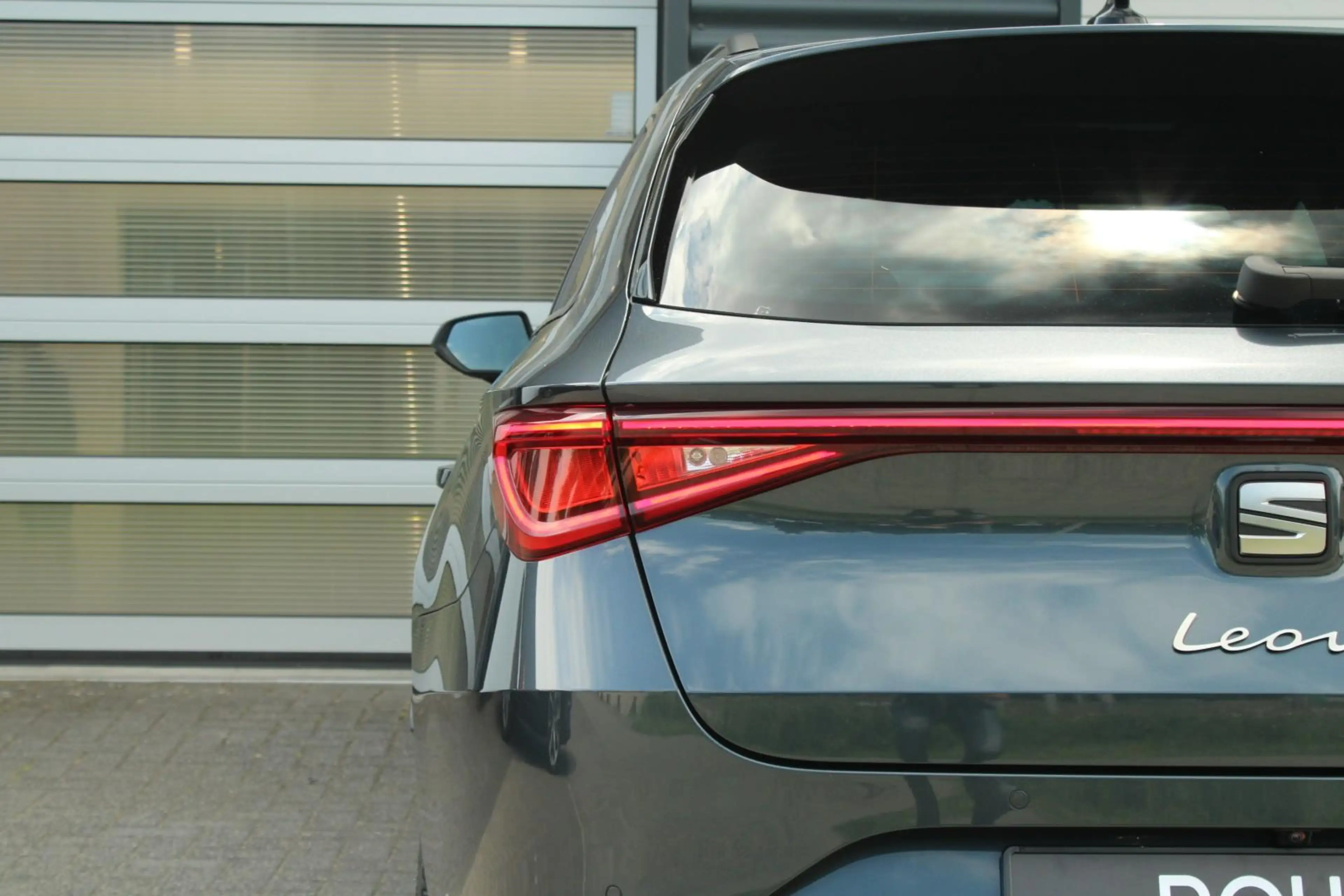 SEAT Leon e-Hybrid Sportstourer 1.5 TSI 204pk DSG FR Business | Panor — photo 15