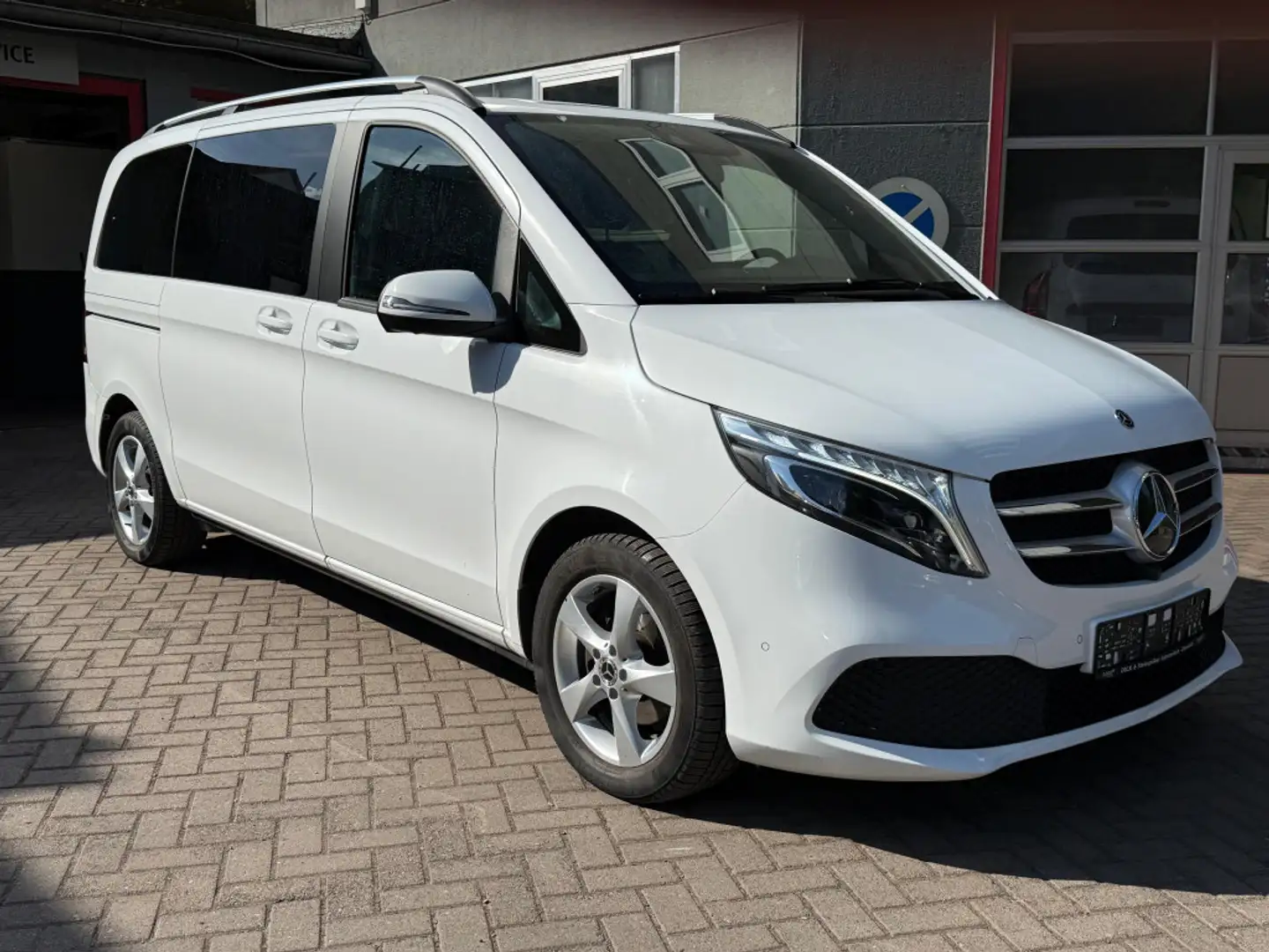 Mercedes-Benz V 220 d 9G kompakt LED+MBUX+LIEGE+AHK+SHZ+360° Wit - 1