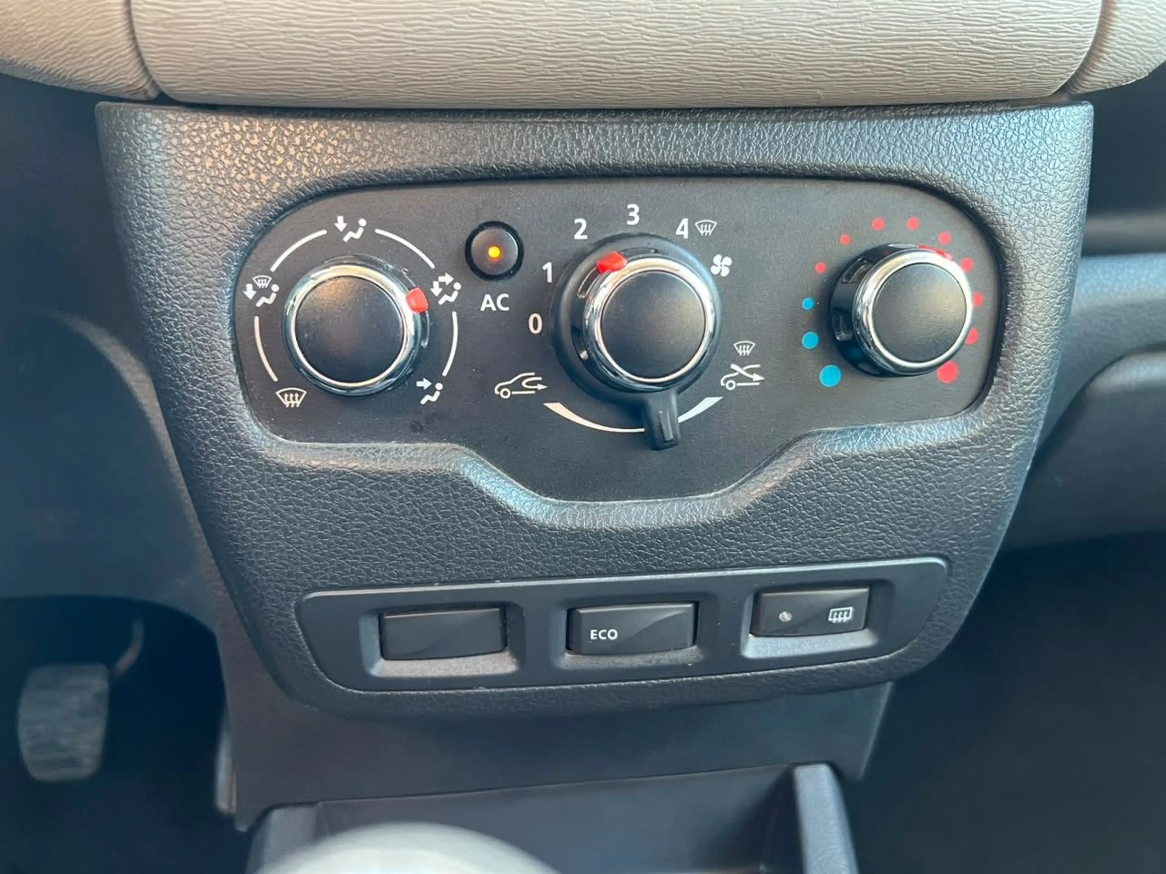Dacia Dokker Laureate dCi 90 Navi Kamera AHK — photo 21