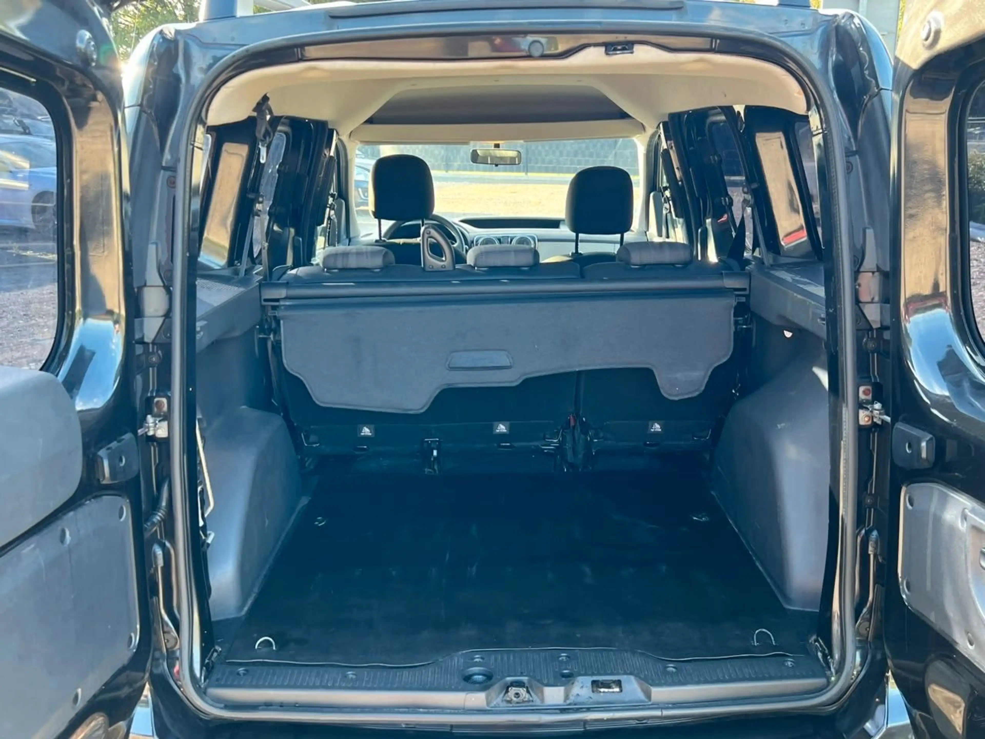 Dacia Dokker Laureate dCi 90 Navi Kamera AHK — photo 5