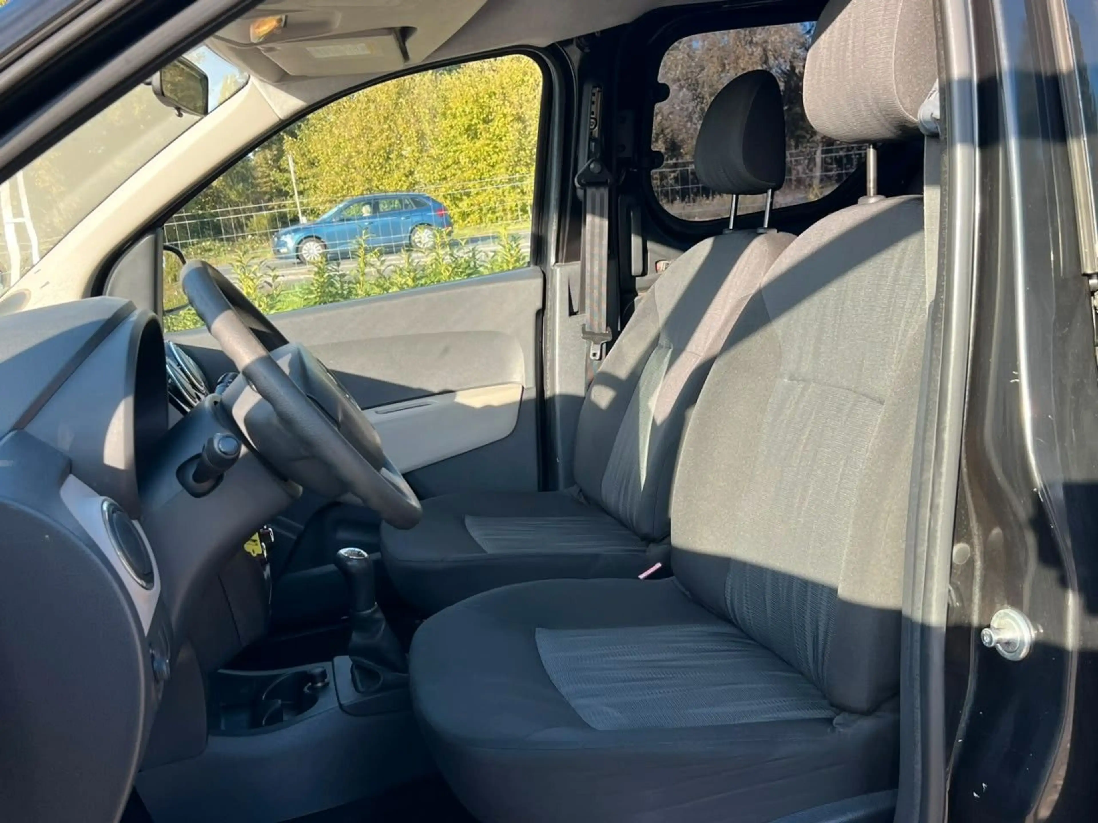 Dacia Dokker Laureate dCi 90 Navi Kamera AHK — photo 15