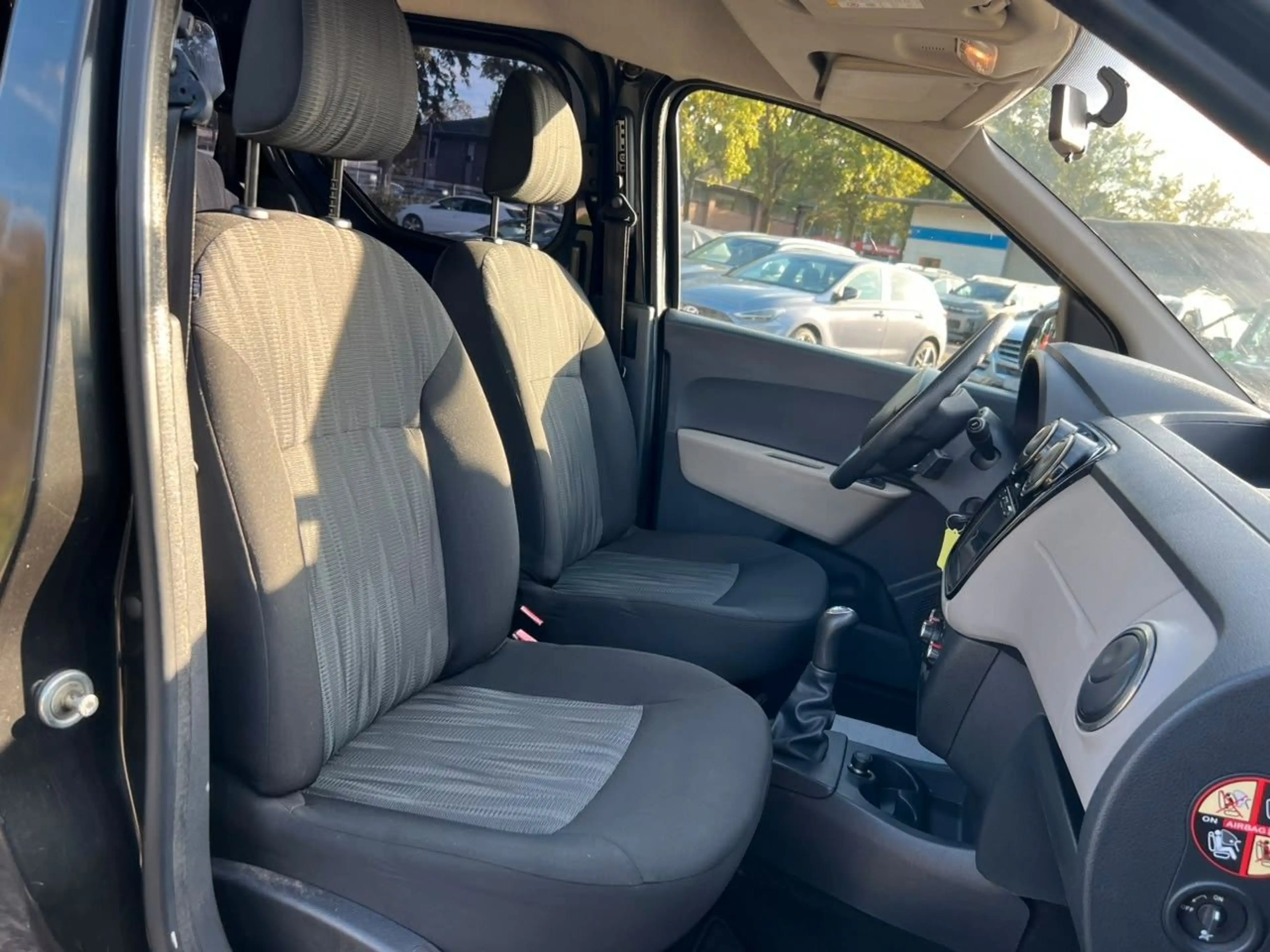 Dacia Dokker Laureate dCi 90 Navi Kamera AHK — photo 16