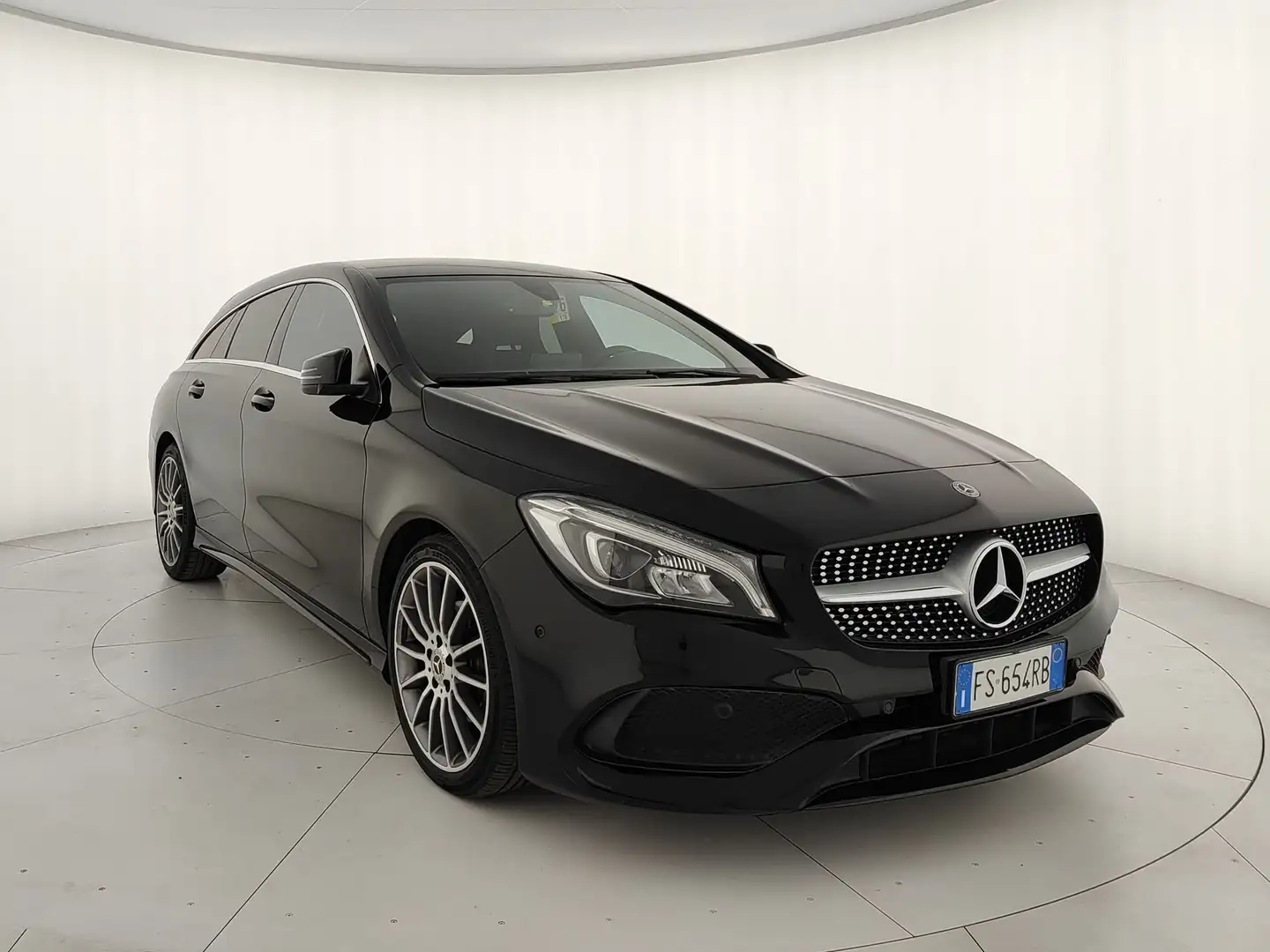 Mercedes-Benz CLA 200 D Shooting Brake Premium auto FL Zwart - 1