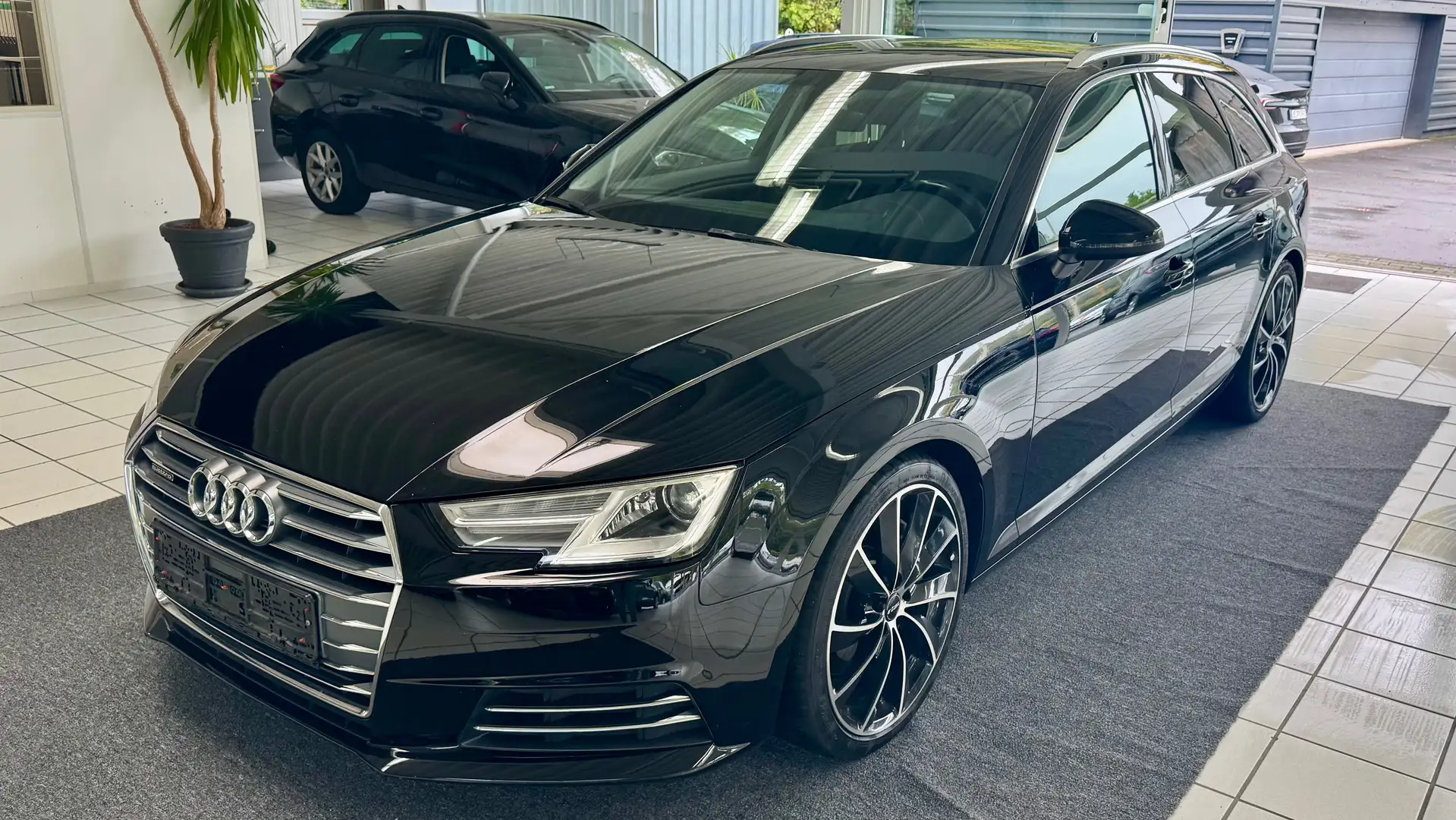 Audi A4 QUATTRO SPORT*AUTOM*SITZH*LED*NAVI*XENON*3,0 L Schwarz - 1