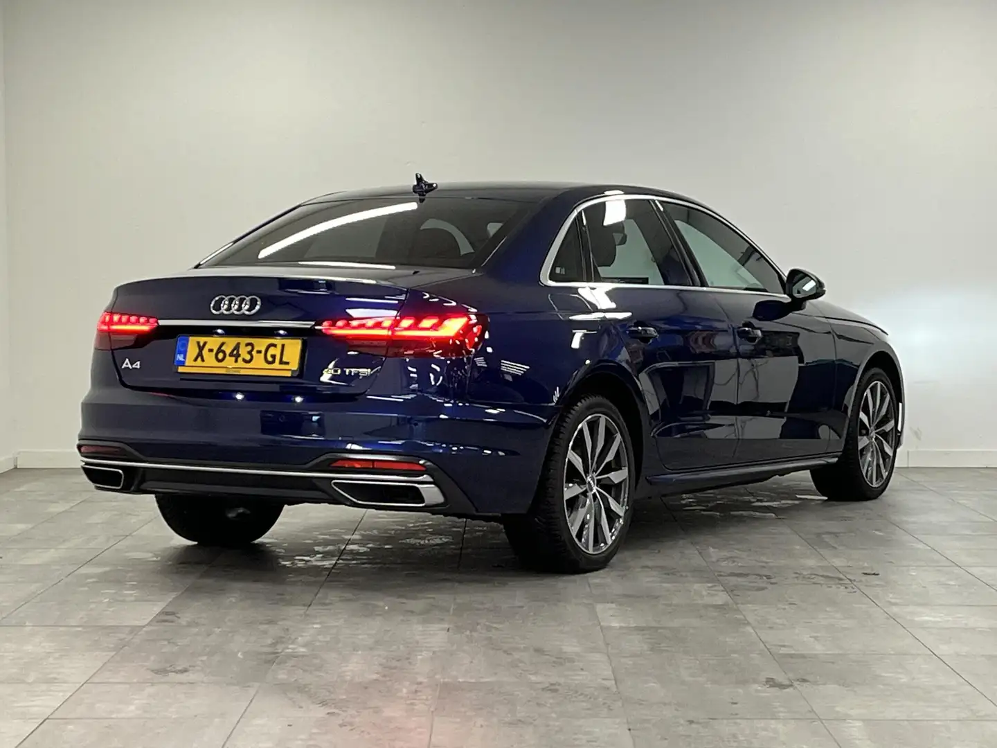 Audi A4 Limousine 40 TFSI Business Edition | Stoelverwarmi Blau - 2