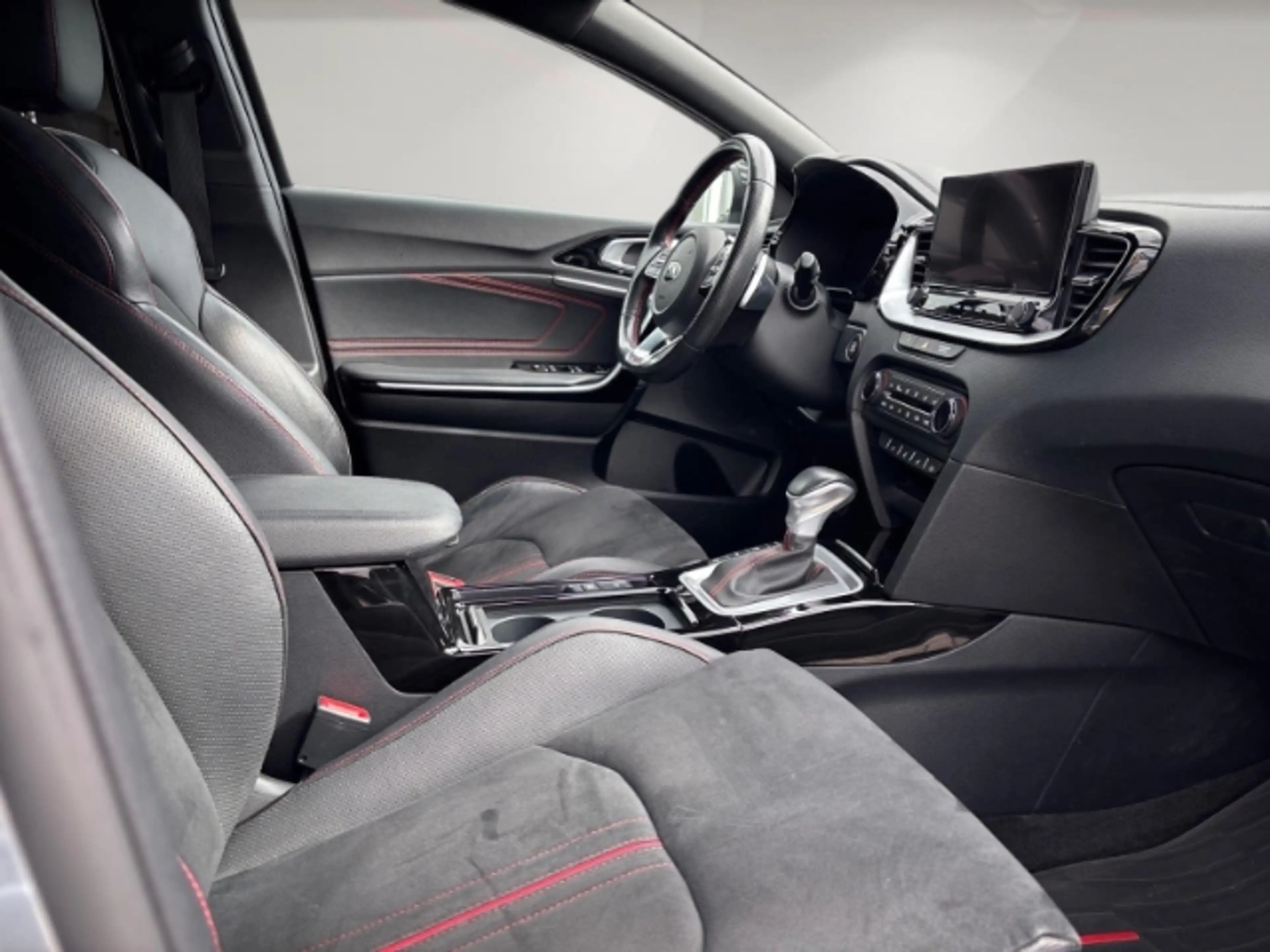 Kia ProCeed / pro_cee'd GT 1.6 GLASDACH,MEMORY,CARPLAY,KAMERA,SITZHZG — photo 14