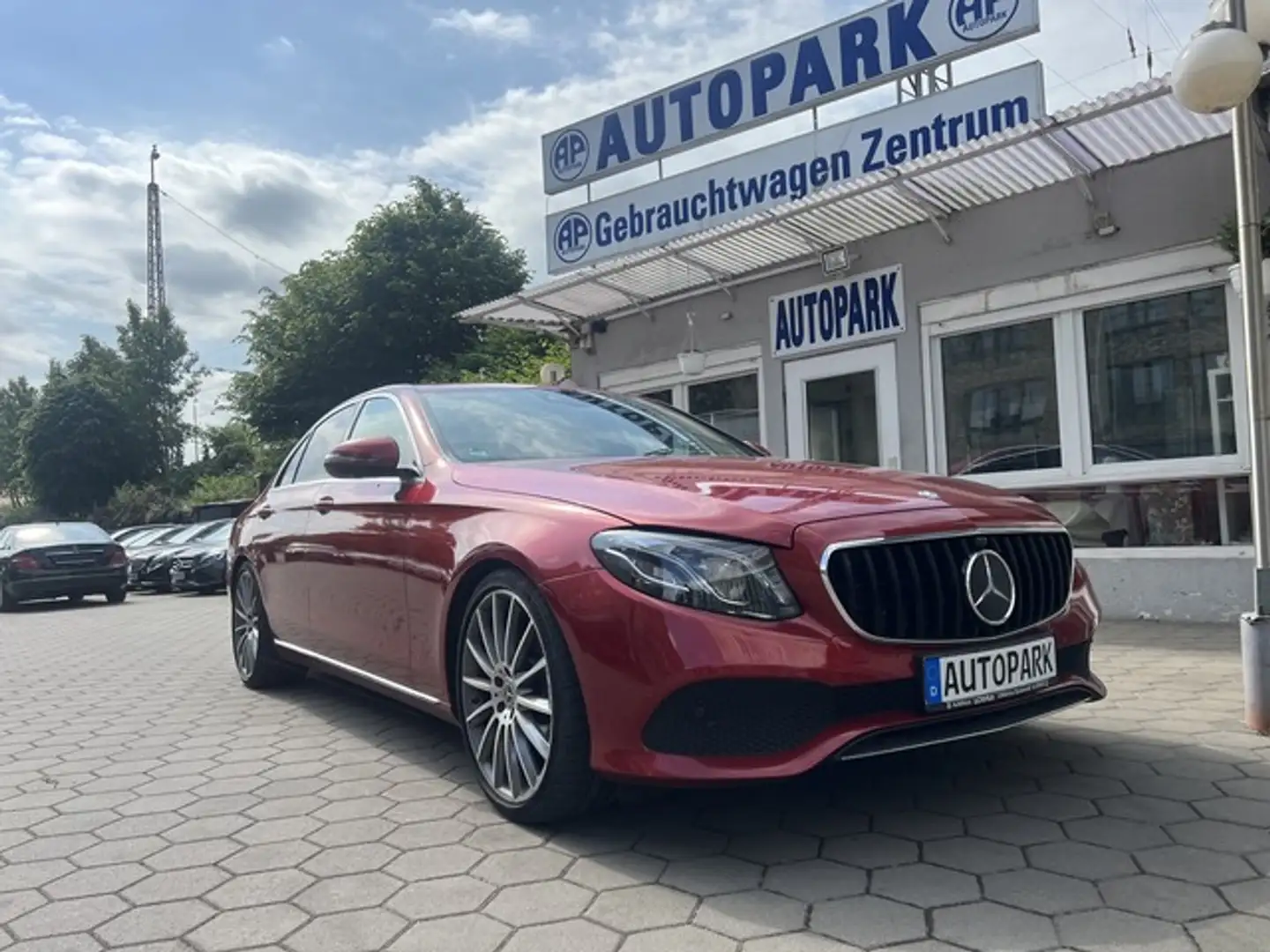Mercedes-Benz E 220 CDI AMG Avantgarde Limousine**VOLL** Bruin - 1