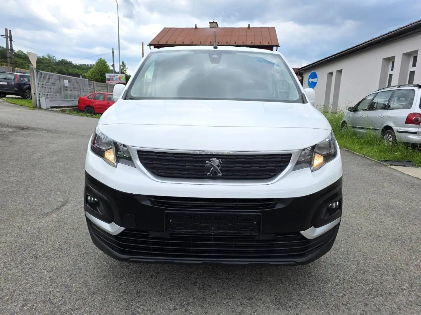 Peugeot Rifter Rifter 1.5 BlueHDI 100 L1 Active Bílá - 1