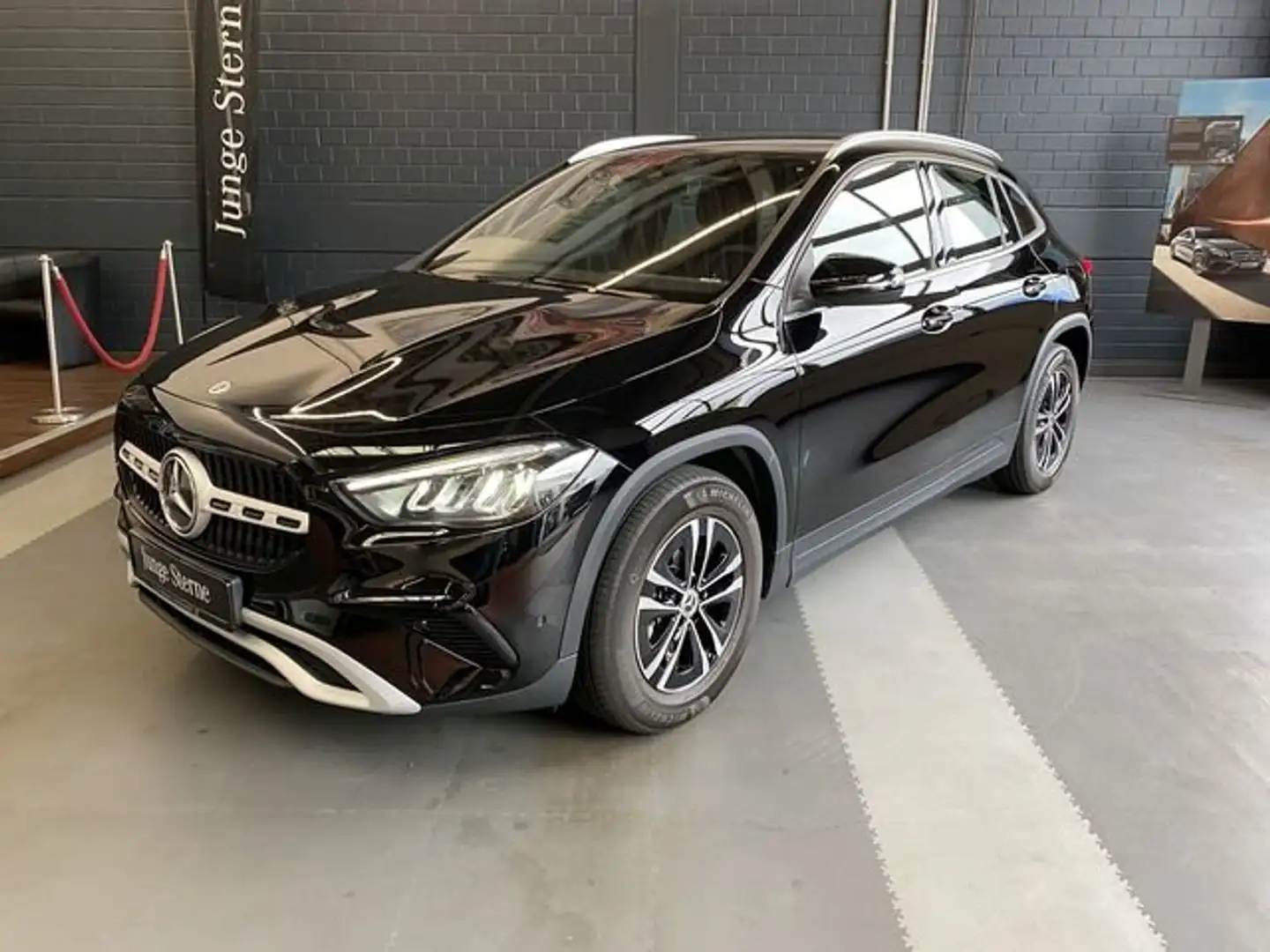 Mercedes-Benz GLA 200 GLA 200 Progressive LED MBUX Kamera AHK Sitzh. Black - 2