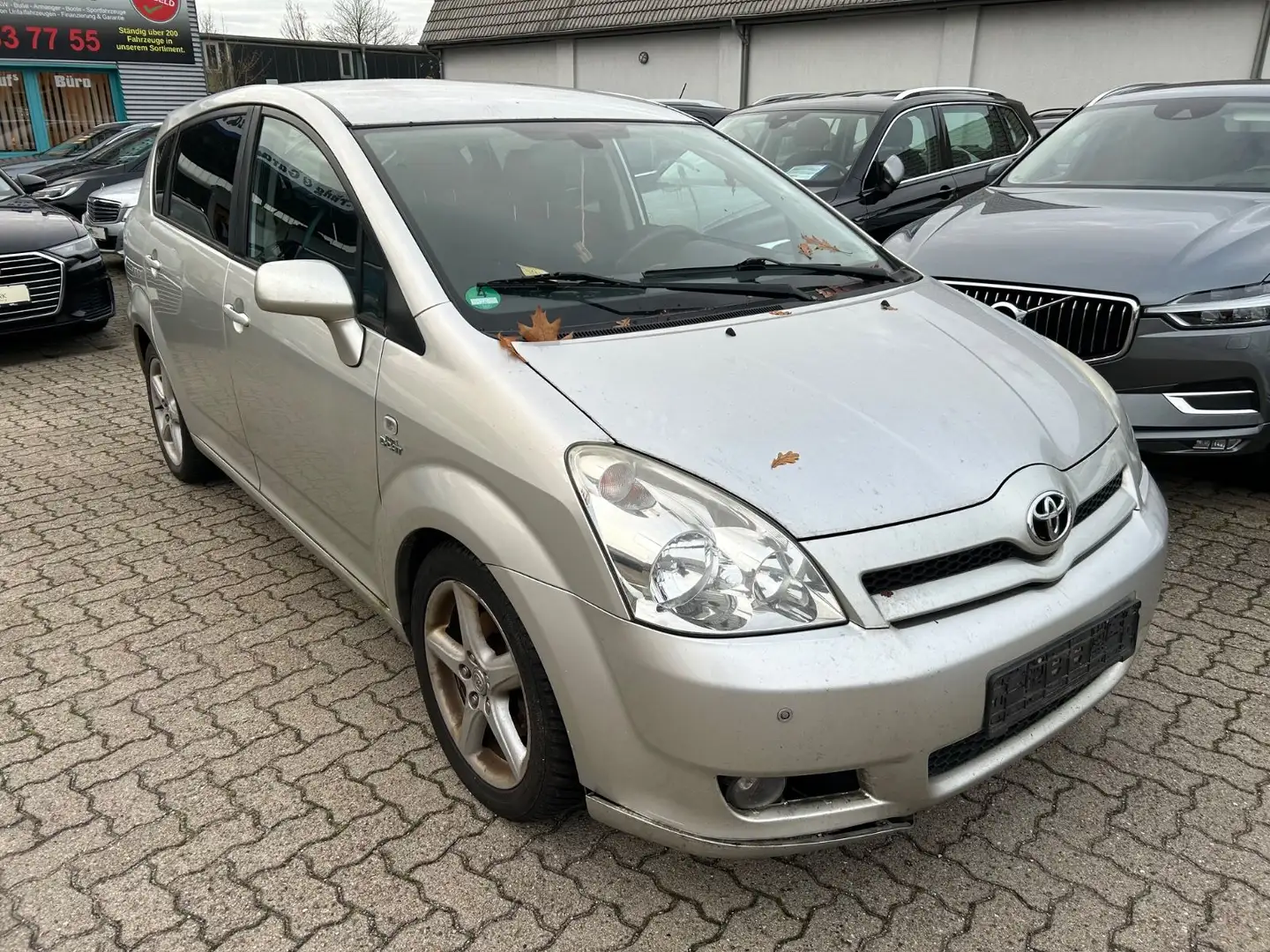 Toyota Corolla Verso 2.2 D-CAT Sol*7-Sitzer* Plateado - 2
