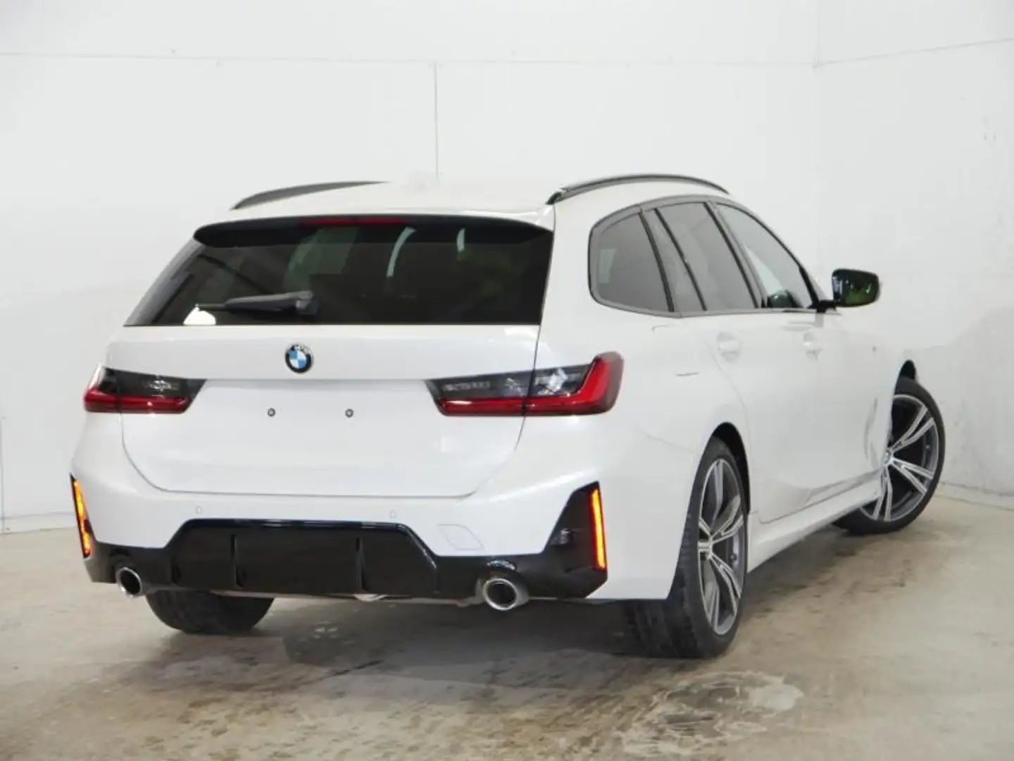 BMW 318 M SPORT - AUTOMAAT - INDIVIDUA White - 2