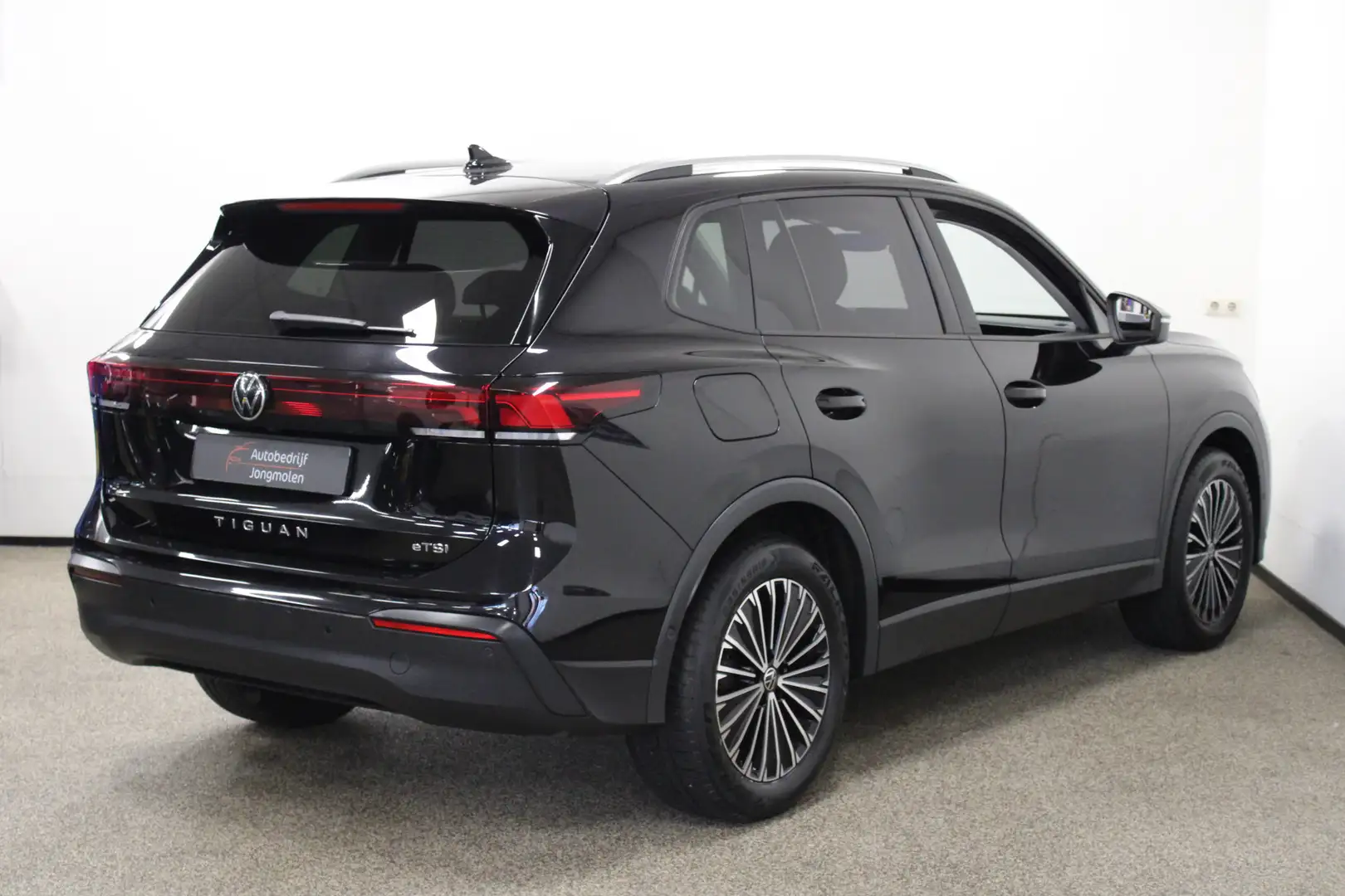 Volkswagen Tiguan 1.5 eTSI Life Edition Zwart - 2