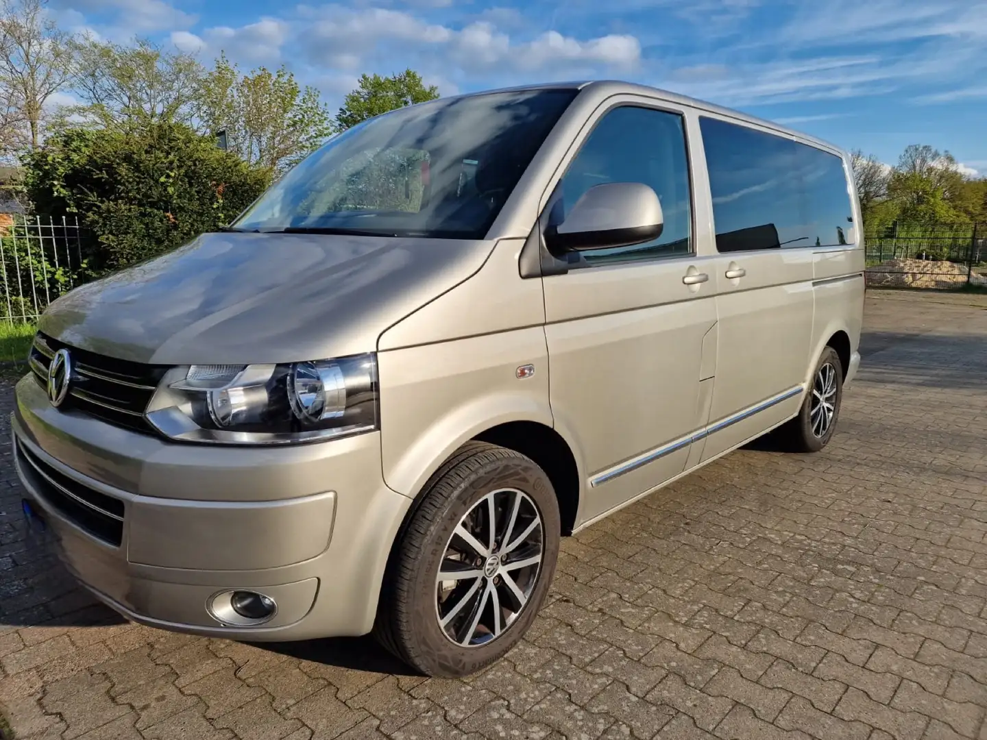 Volkswagen T5 Multivan DSG Highline Vollleder Beige - 1