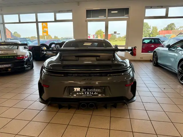 Porsche 911 view 4
