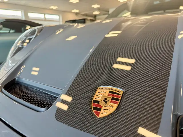 Porsche 911 view 10