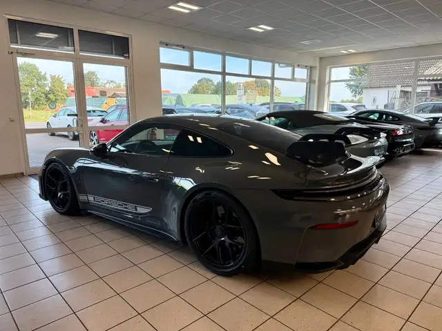 Porsche 911 view 3