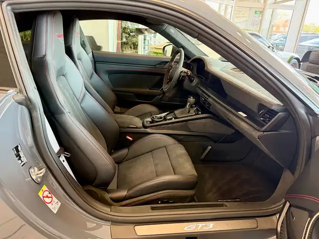 Porsche 911 view 14
