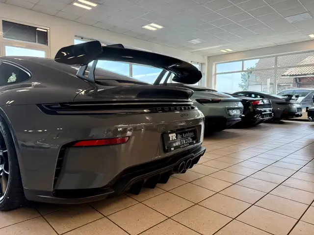 Porsche 911 view 6