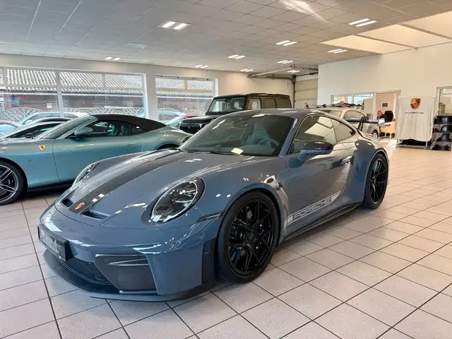 Porsche 911 view 2
