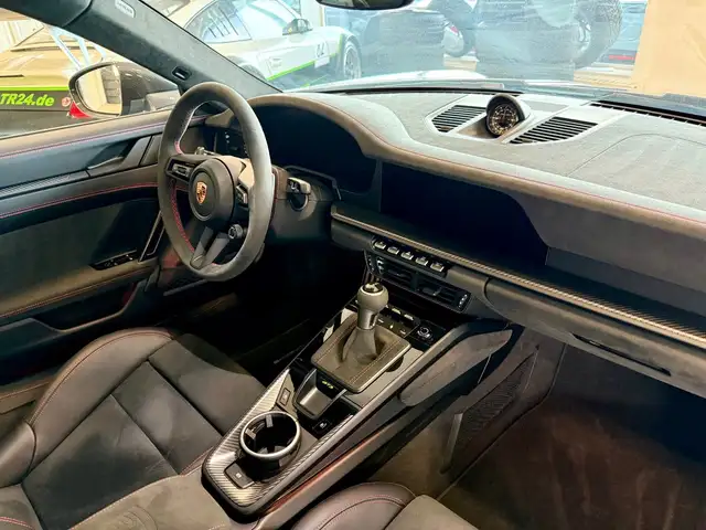 Porsche 911 view 15