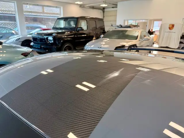 Porsche 911 view 9