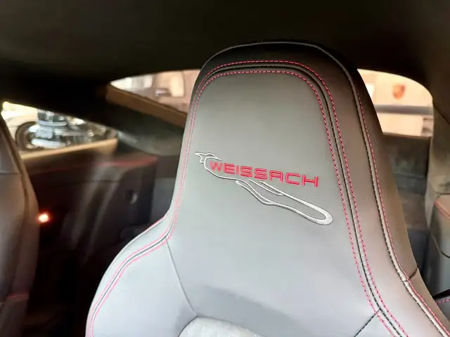 Porsche 911 view 11
